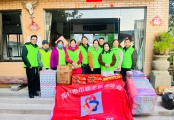 冬日暖阳照小巷 巾帼志愿送温暖