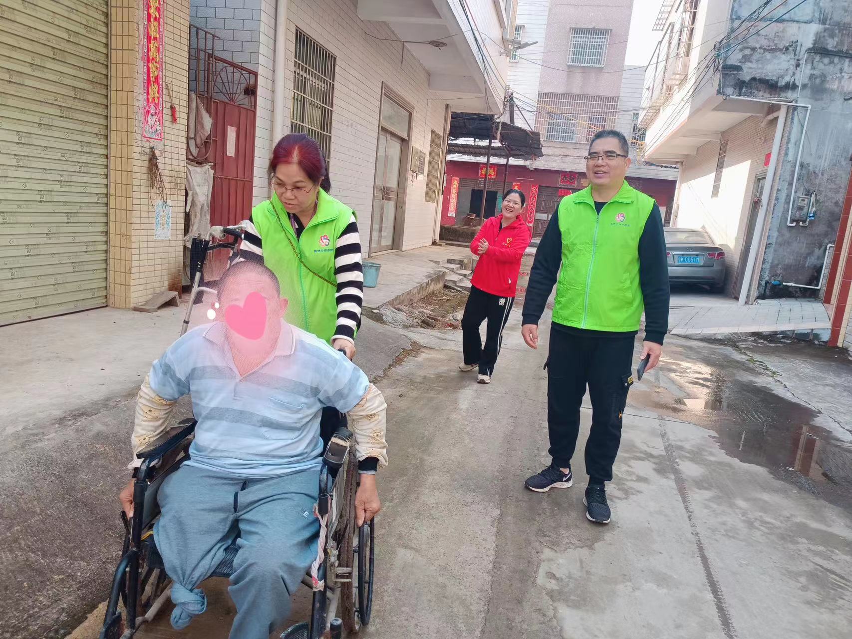 高州市巾帼志愿者协会宣传部开展“迎新春，送温暖，献爱心”志愿服务活动-3.jpg