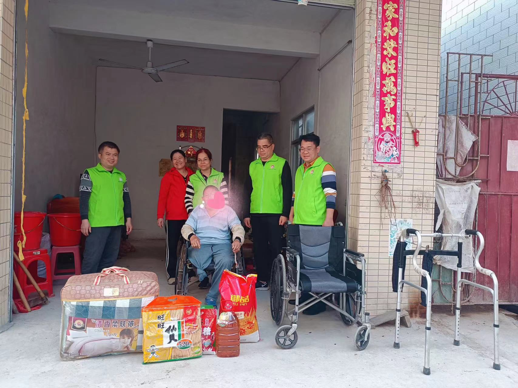 高州市巾帼志愿者协会宣传部开展“迎新春，送温暖，献爱心”志愿服务活动-5.jpg