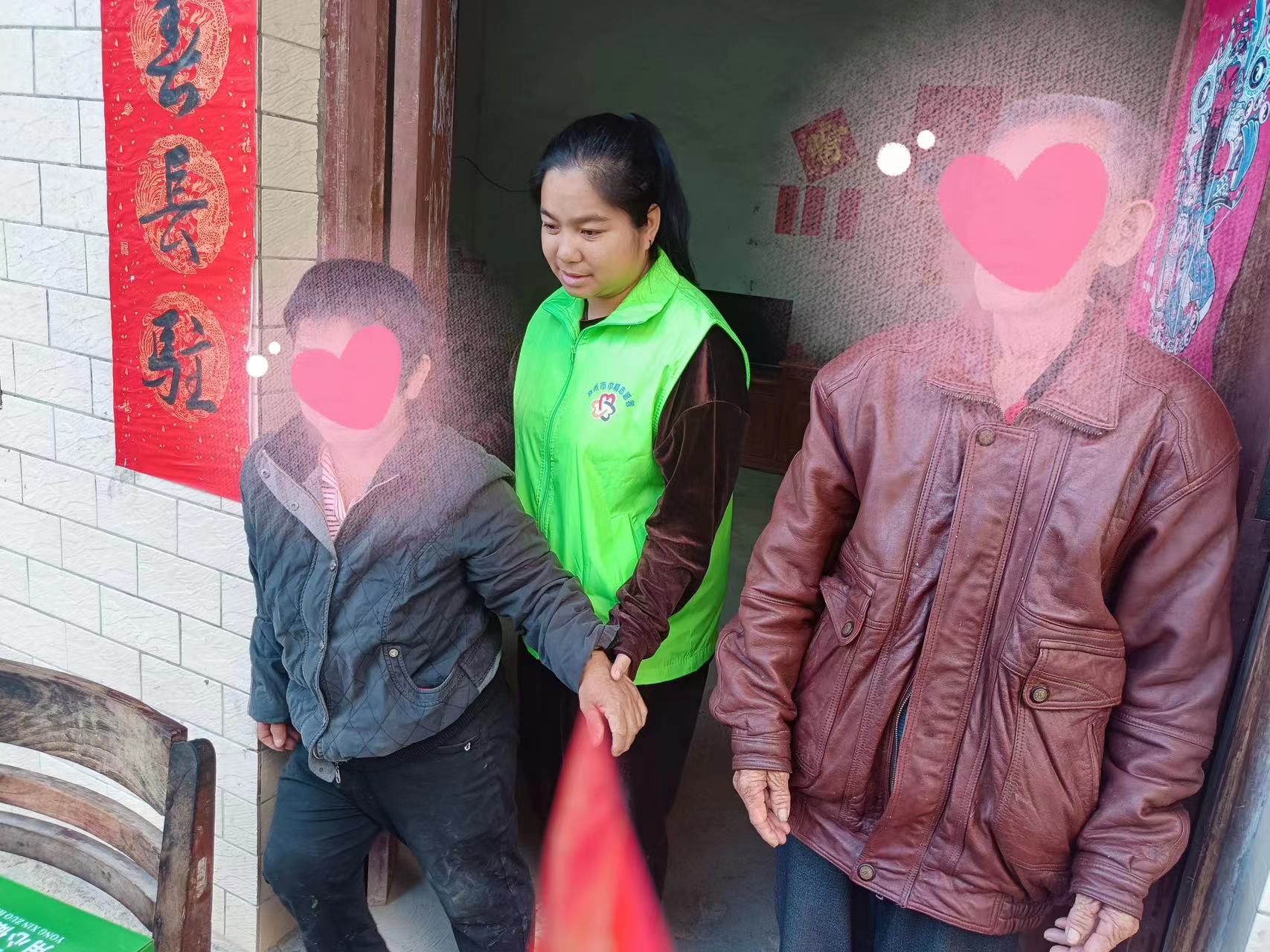 高州市巾帼志愿者协会宣传部开展“迎新春，送温暖，献爱心”志愿服务活动-8.jpg