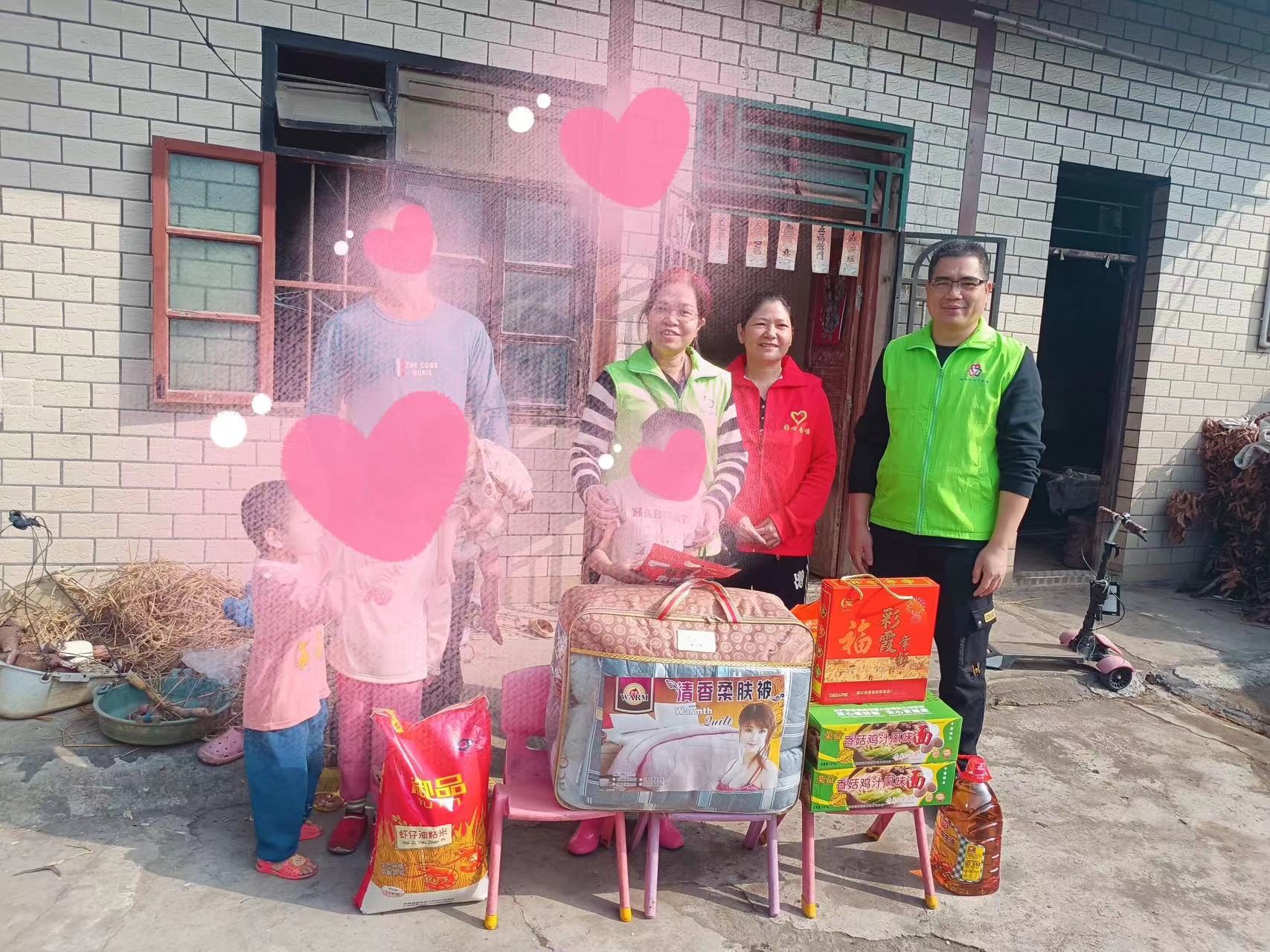 高州市巾帼志愿者协会宣传部开展“迎新春，送温暖，献爱心”志愿服务活动-15.jpg