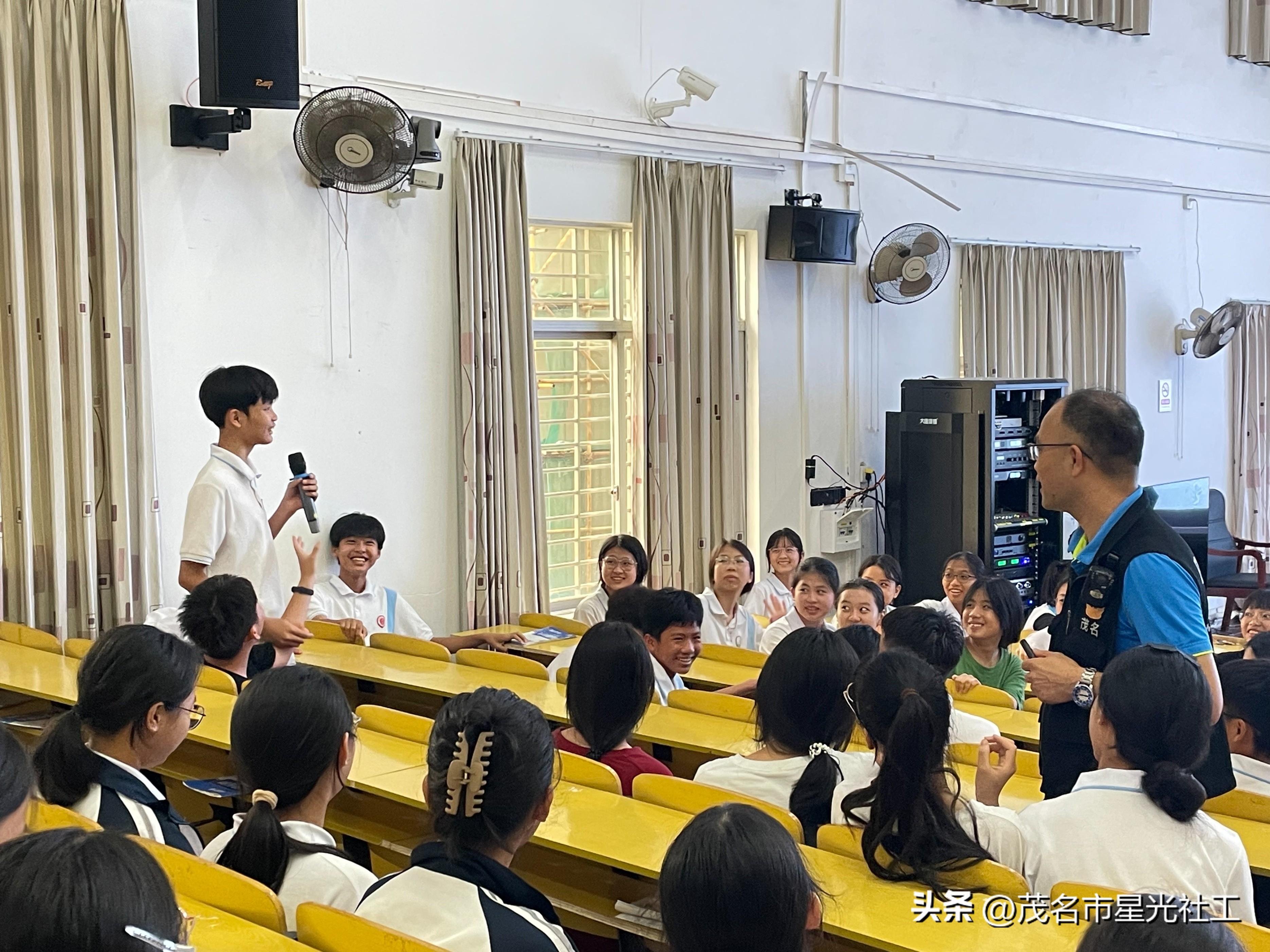 禁毒宣讲走进高新中学-5.jpg