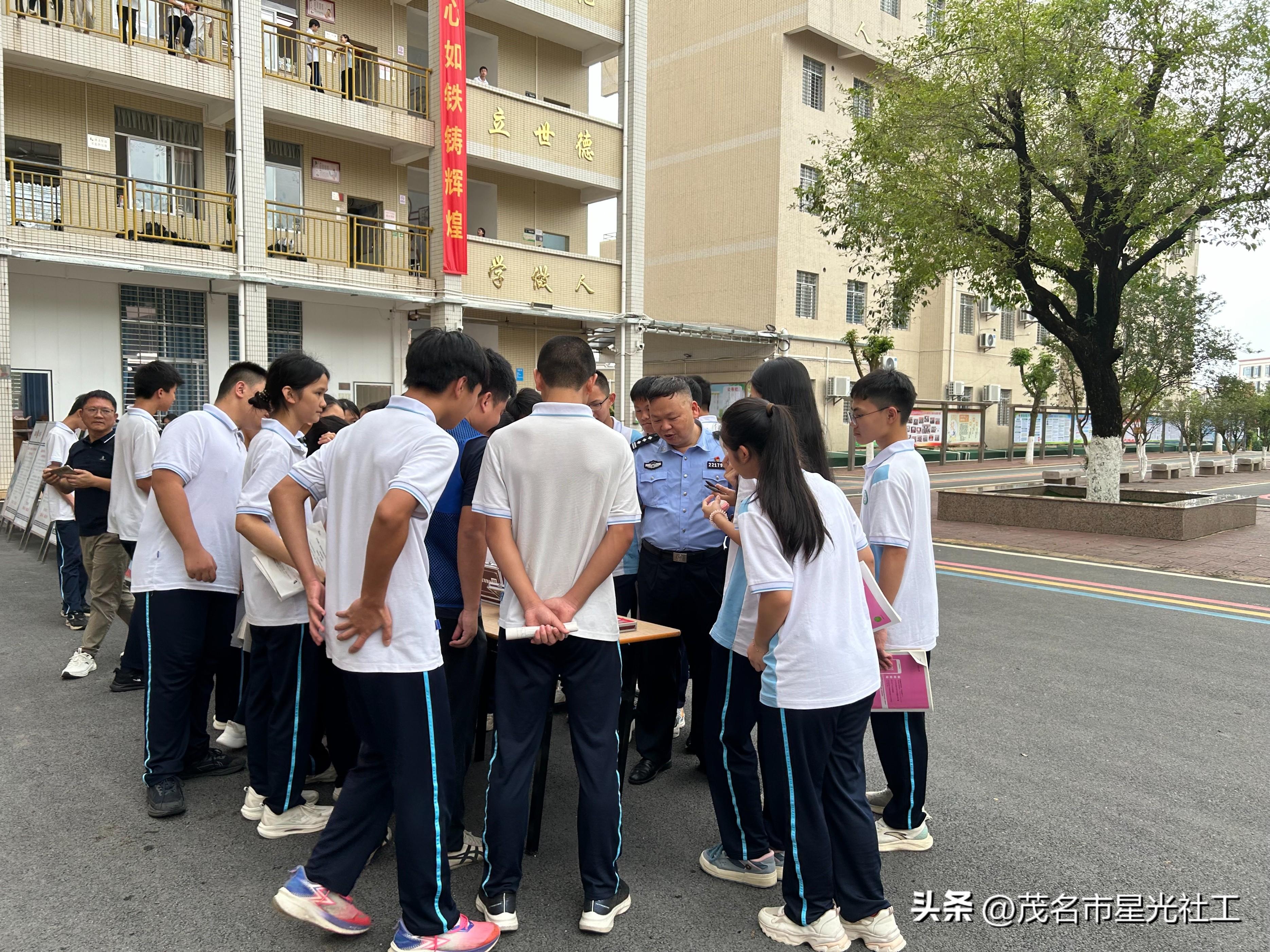 禁毒宣讲走进高新中学-6.jpg