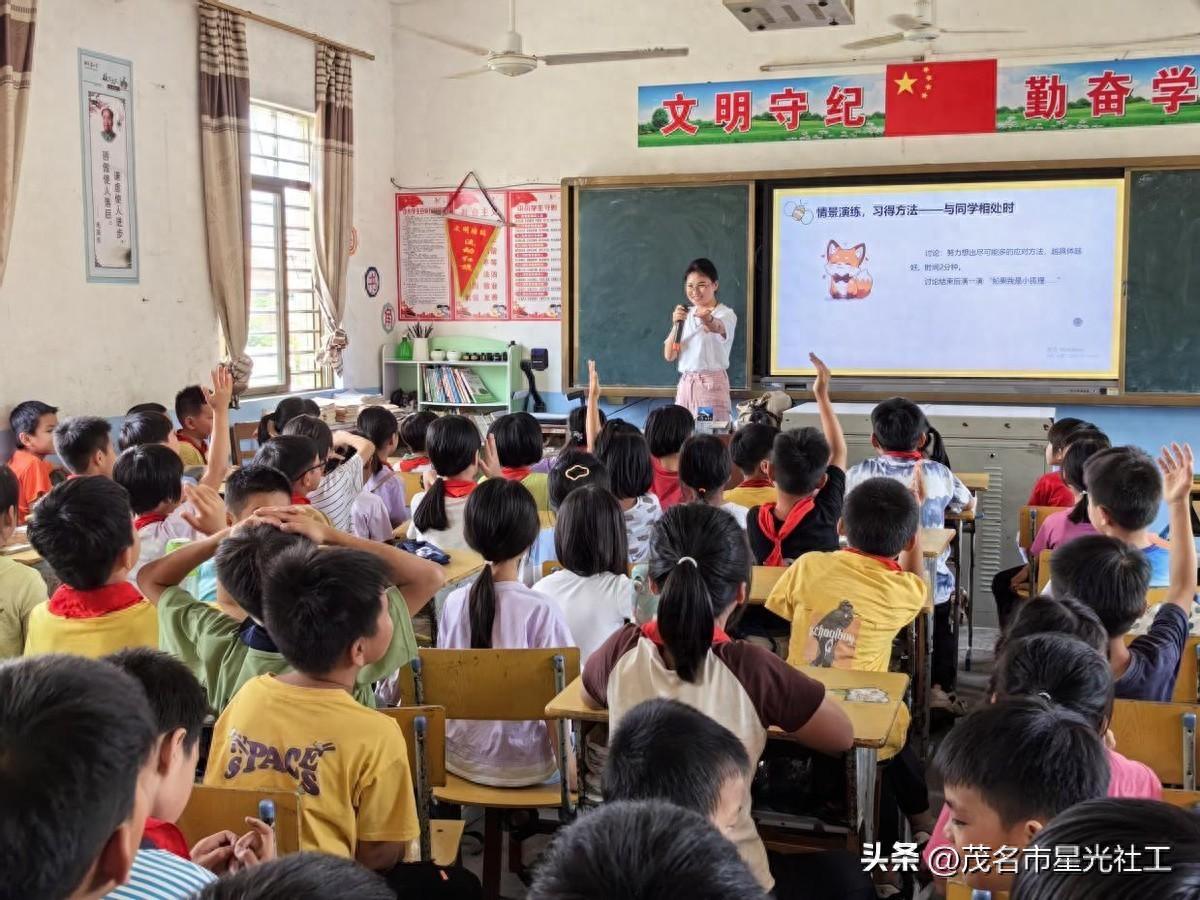 禁毒+防性侵宣讲课走进田头屋小学-1.jpg