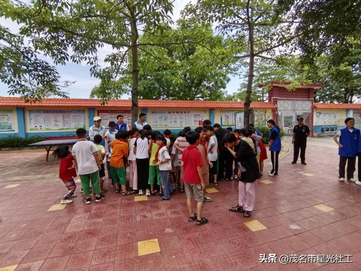 禁毒+防性侵宣讲课走进田头屋小学-4.jpg