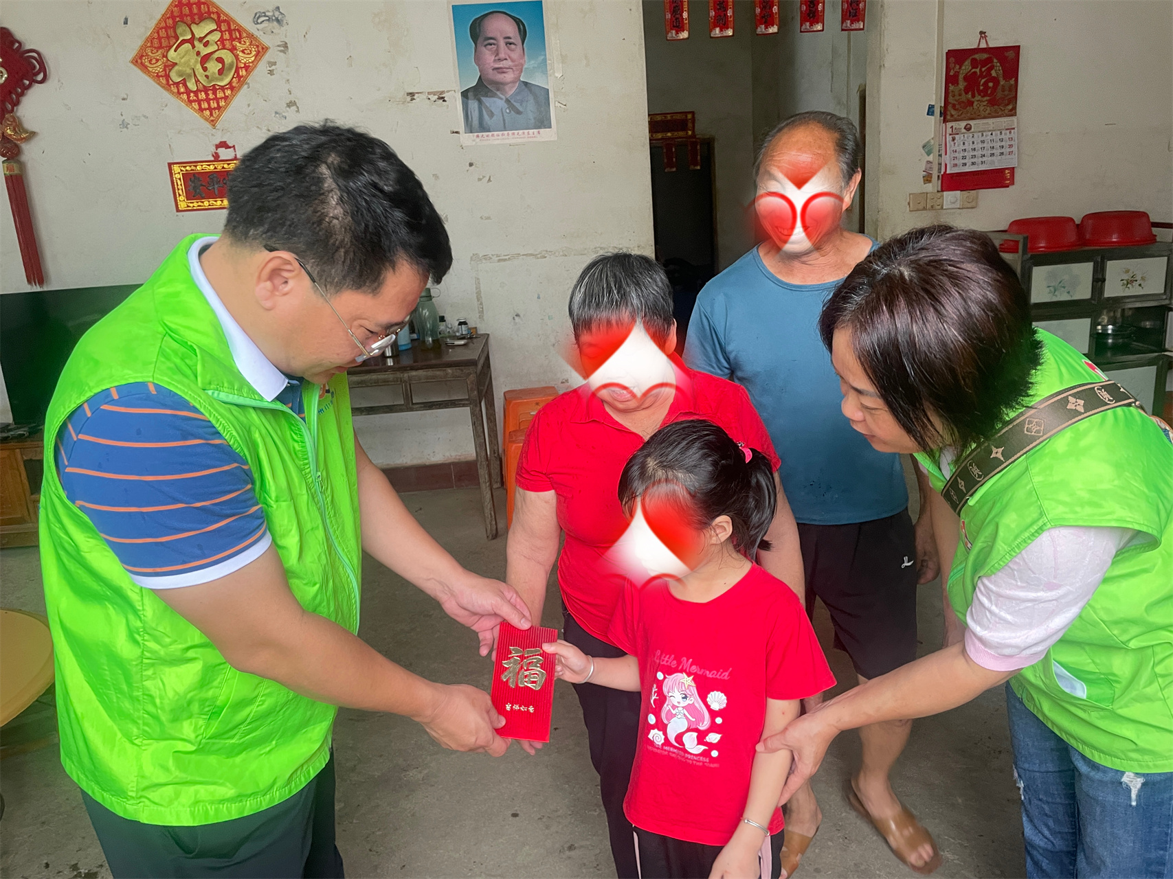 高州市巾帼志愿者协会宣传部开展“心手相牵 快乐成长”关爱困境儿童志愿活动-11.jpg