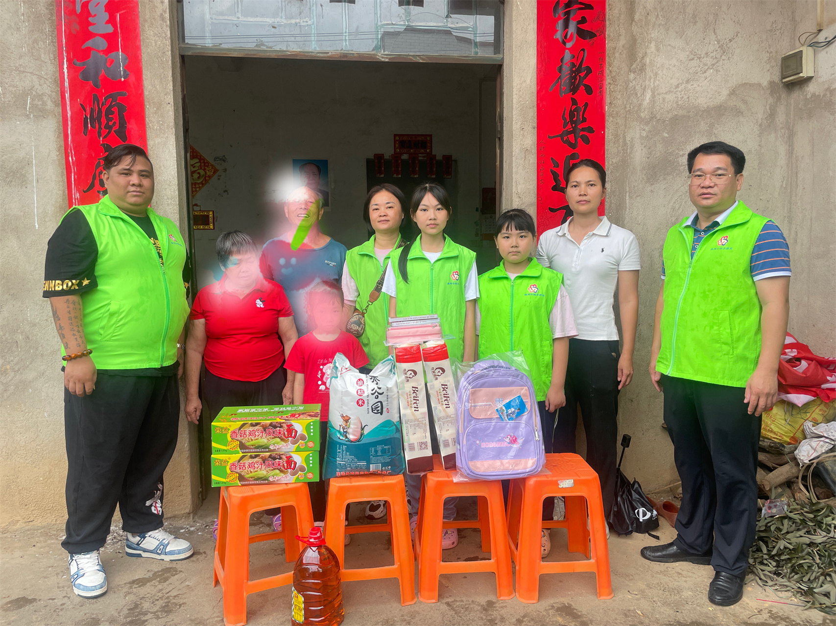 高州市巾帼志愿者协会宣传部开展“心手相牵 快乐成长”关爱困境儿童志愿活动-14.jpg