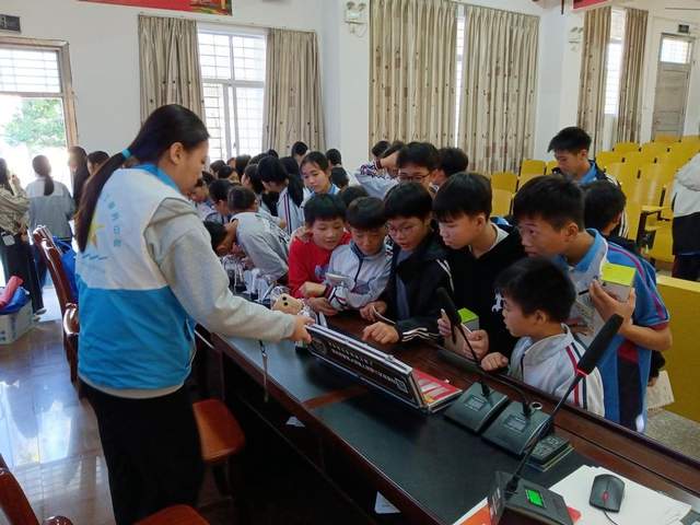 弘扬宪法精神 普及禁毒知识-6.jpg