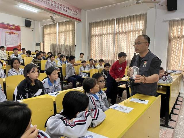 弘扬宪法精神 普及禁毒知识-5.jpg