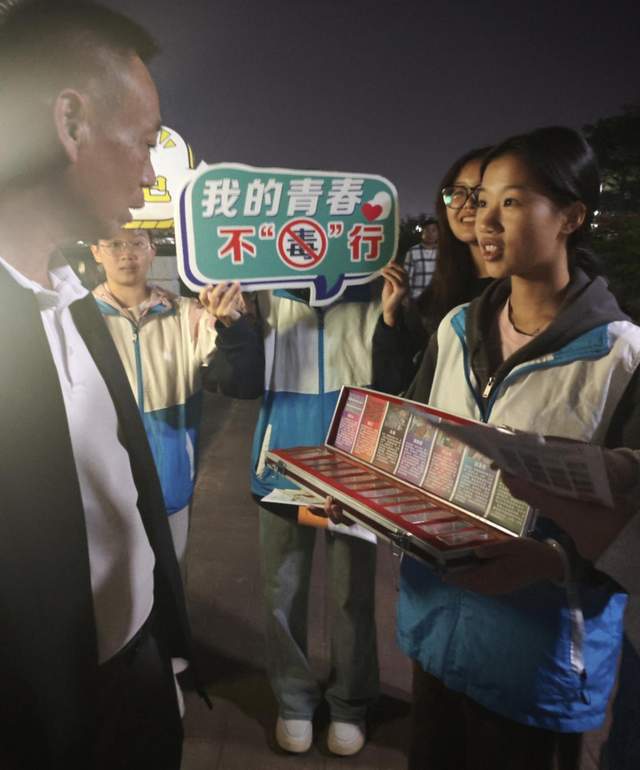 禁毒宣传入夜市，全民共享无毒社会-4.jpg