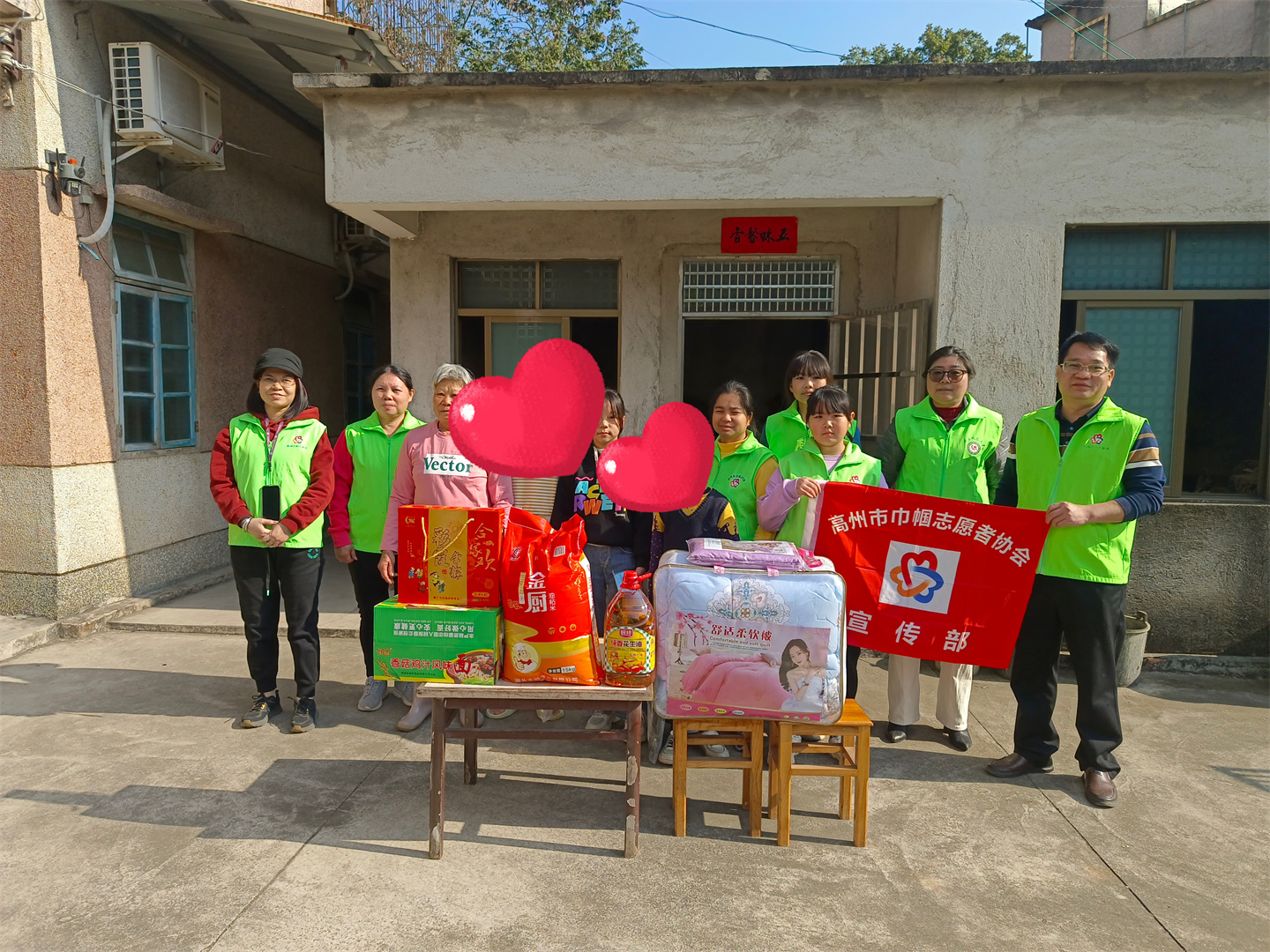 高州市巾帼志愿者协会宣传部开展“寒冬走访送温暖，新春慰问暖人心”春节前慰问困难学生家庭的志愿者服务活动-26.jpg