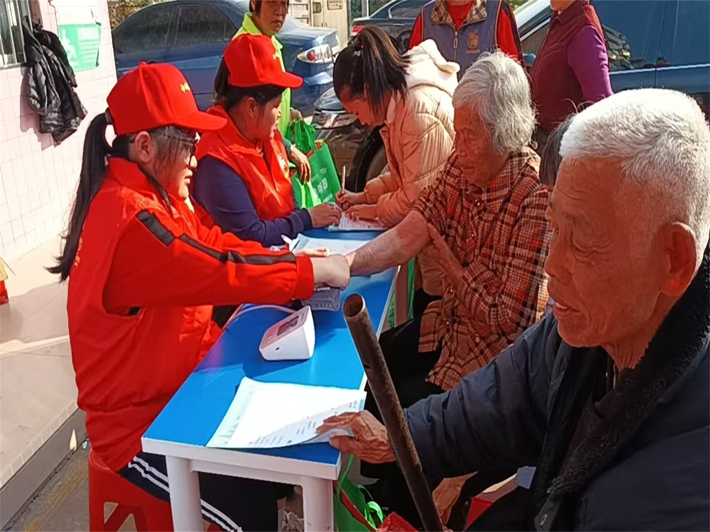 南塘镇爱心汇聚：巾帼志愿服务暖人心-5.jpg