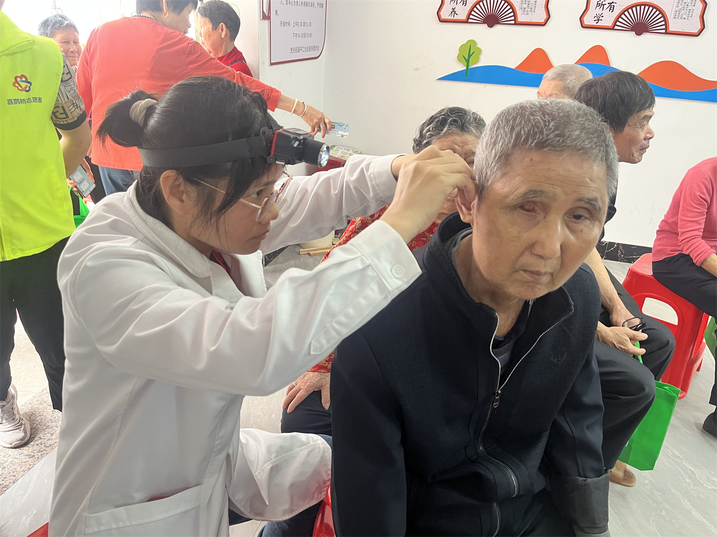 高州市巾帼志愿者协会喜鹊桥志愿服务队开展全国爱耳日公益活动-3.jpg