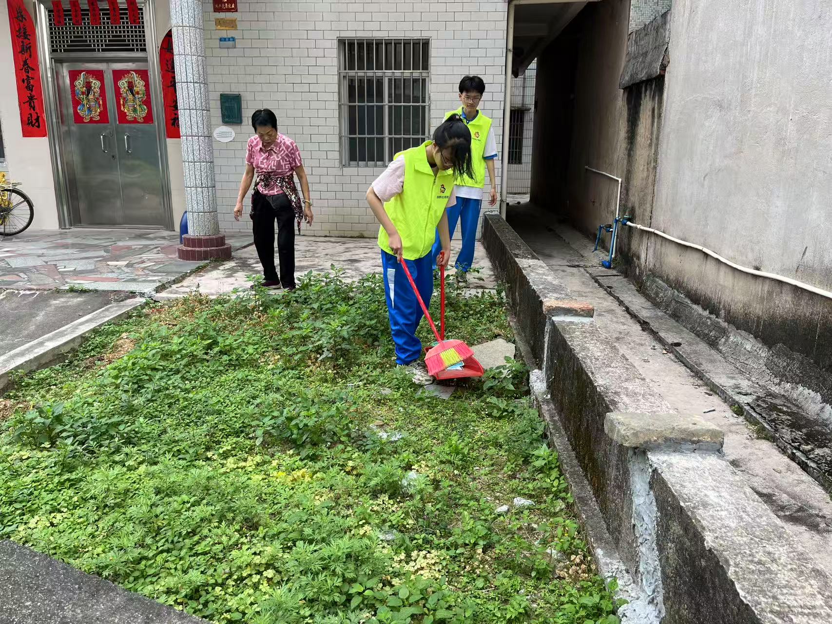 喜鹊桥志愿服务总队开展人居环境整治活动，助力“百千万工程”-4.jpg