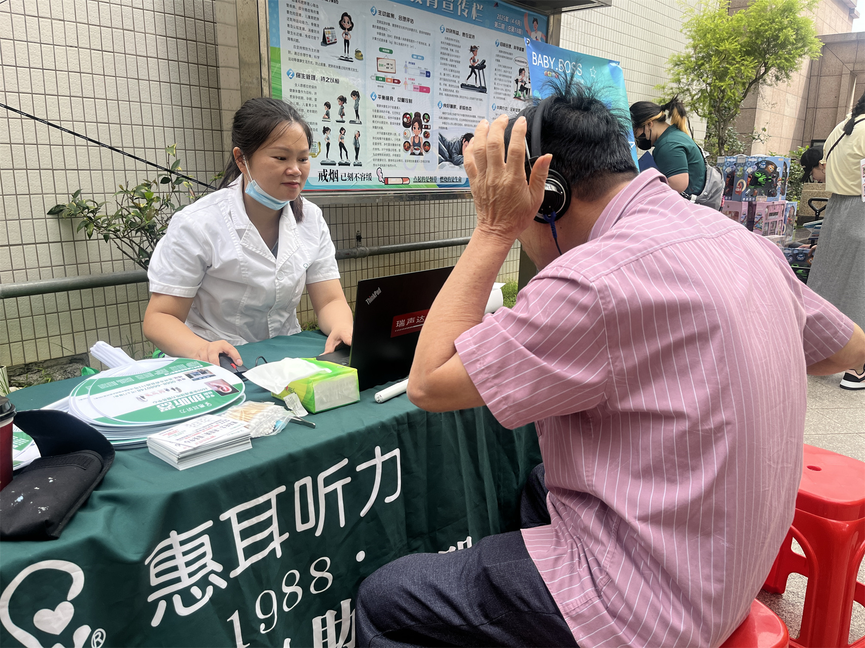 “健康家庭·暖心同行”——高州市巾帼志愿者协会2025年国际家庭日公益便民活动-12.jpg