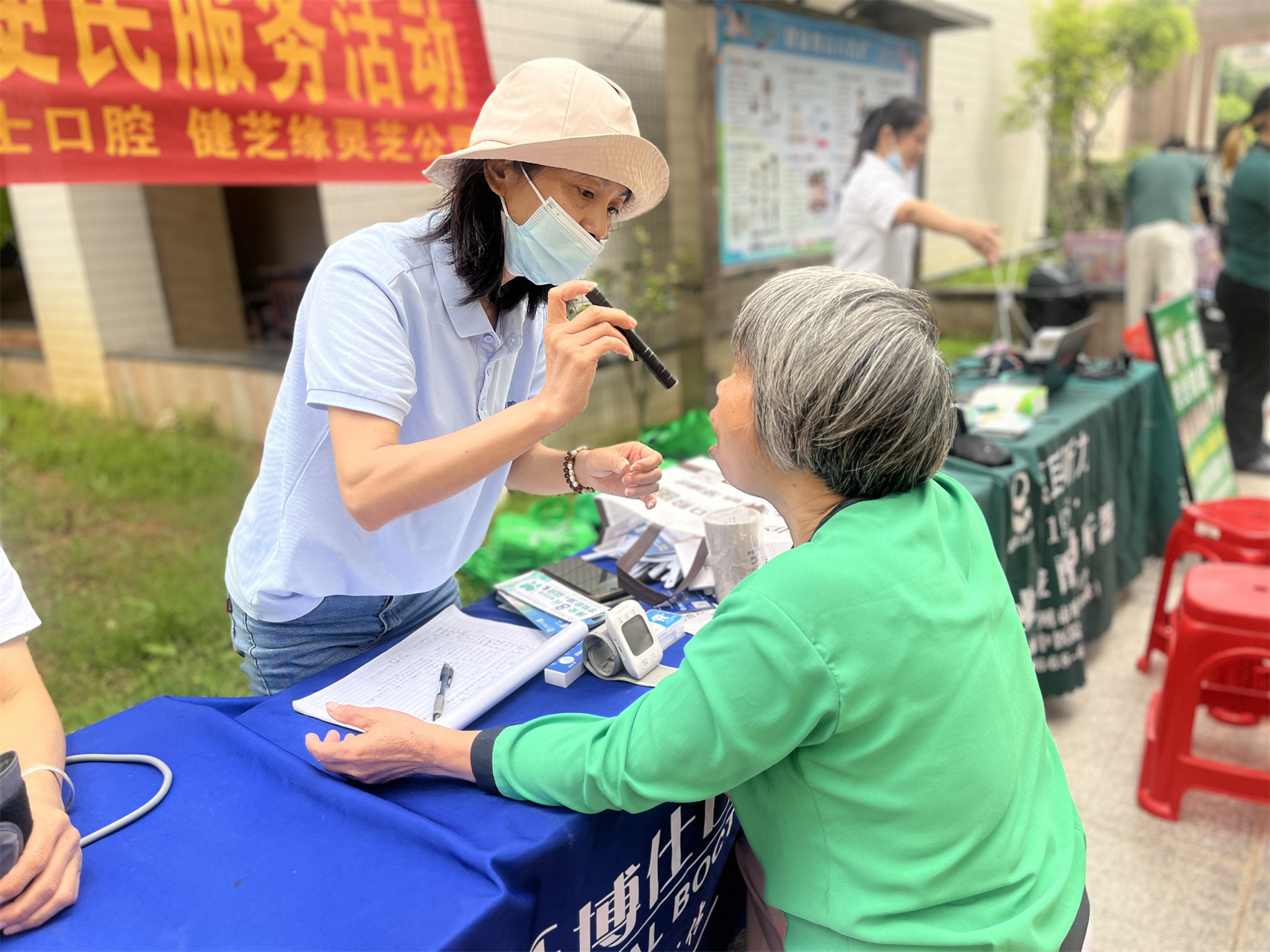 “健康家庭·暖心同行”——高州市巾帼志愿者协会2025年国际家庭日公益便民活动-10.jpg