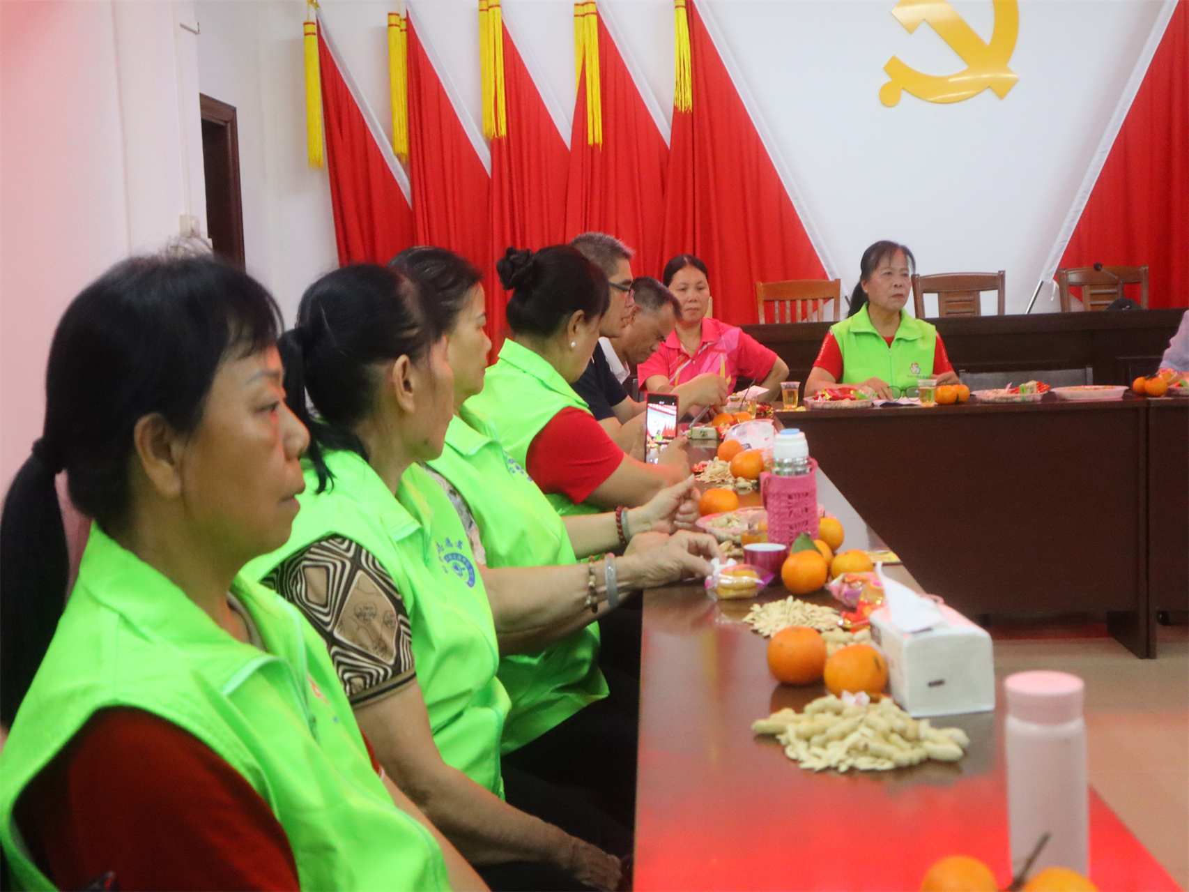 凝聚巾帼力量，共绘志愿新篇——高州市巾帼志愿者协会青松志愿服务总队及分队座谈会圆满召开-6.jpg
