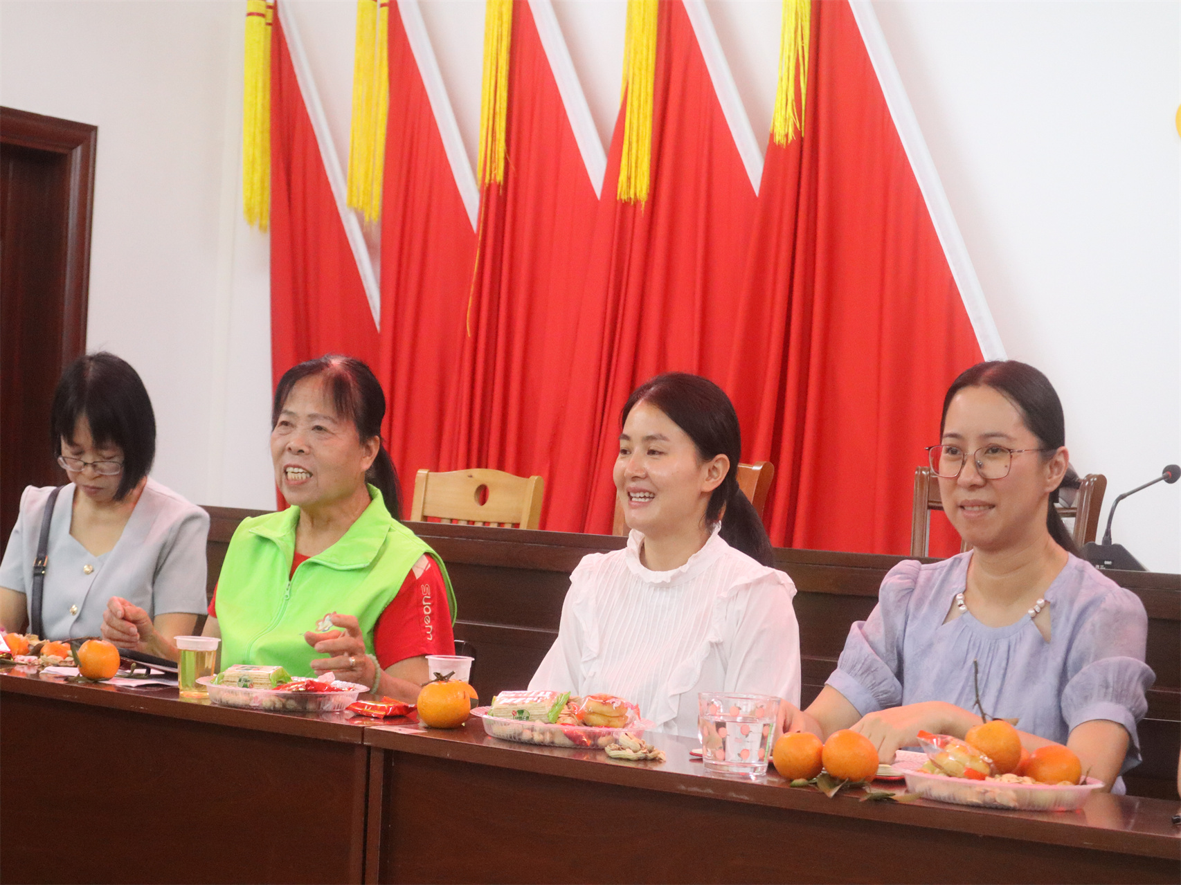 凝聚巾帼力量，共绘志愿新篇——高州市巾帼志愿者协会青松志愿服务总队及分队座谈会圆满召开-9.jpg