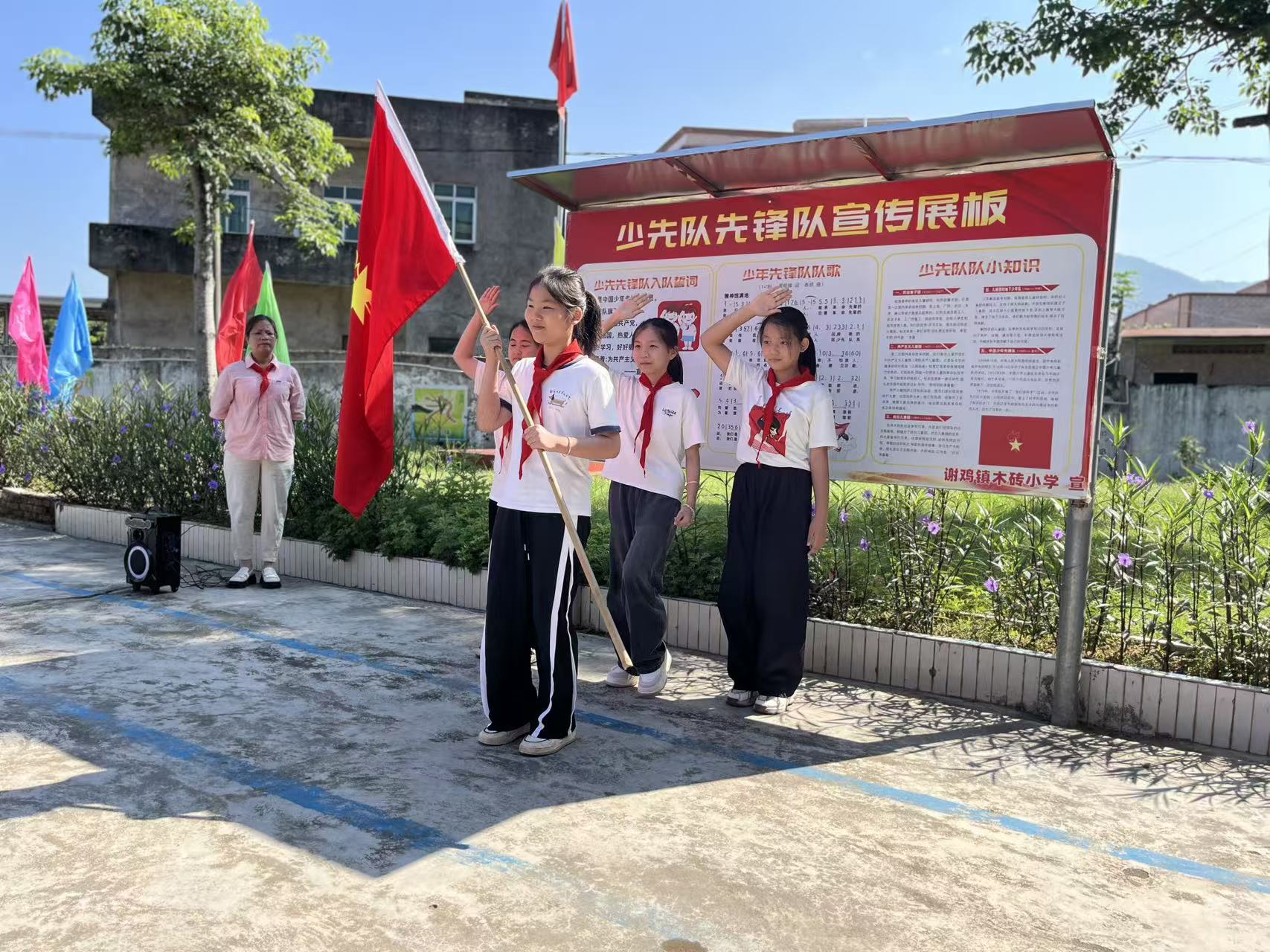 童心筑梦 志愿同行——高州市巾帼志愿者协会宣传部六一关爱儿童活动暖人心-5.jpg