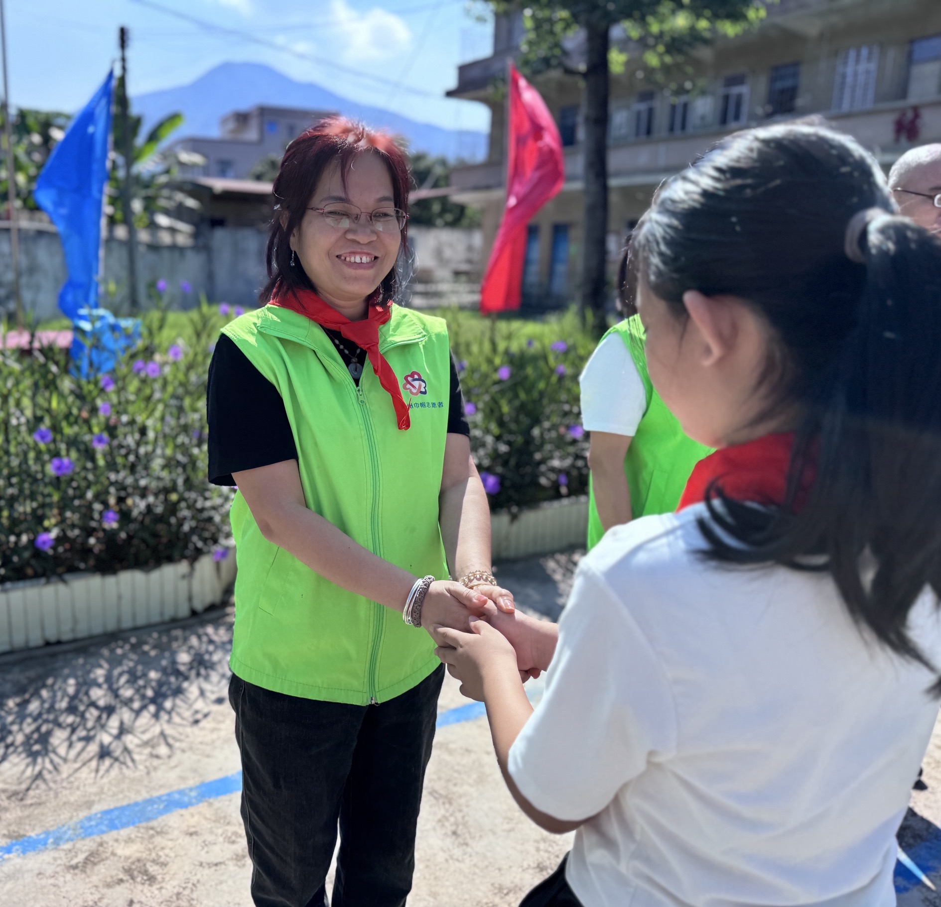 童心筑梦 志愿同行——高州市巾帼志愿者协会宣传部六一关爱儿童活动暖人心-10.jpg