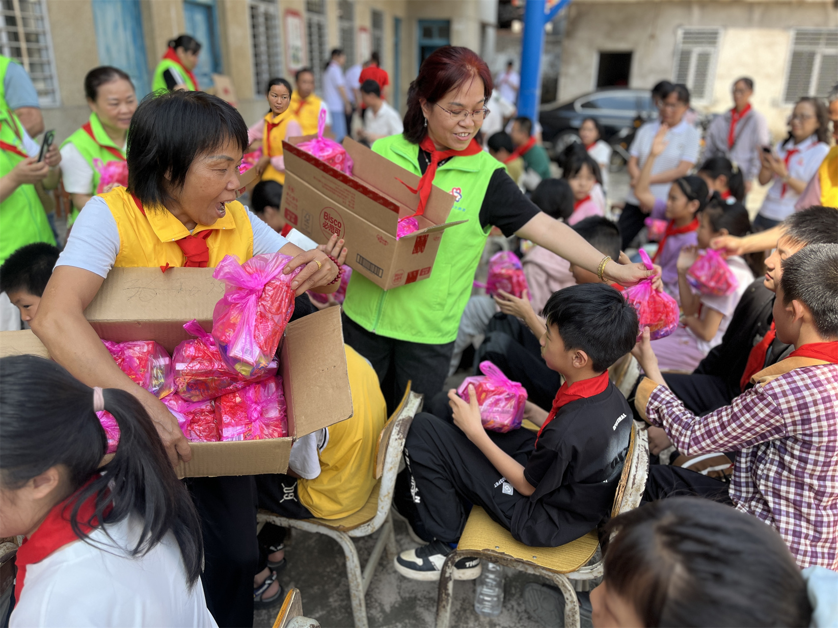 童心筑梦 志愿同行——高州市巾帼志愿者协会宣传部六一关爱儿童活动暖人心-22.jpg