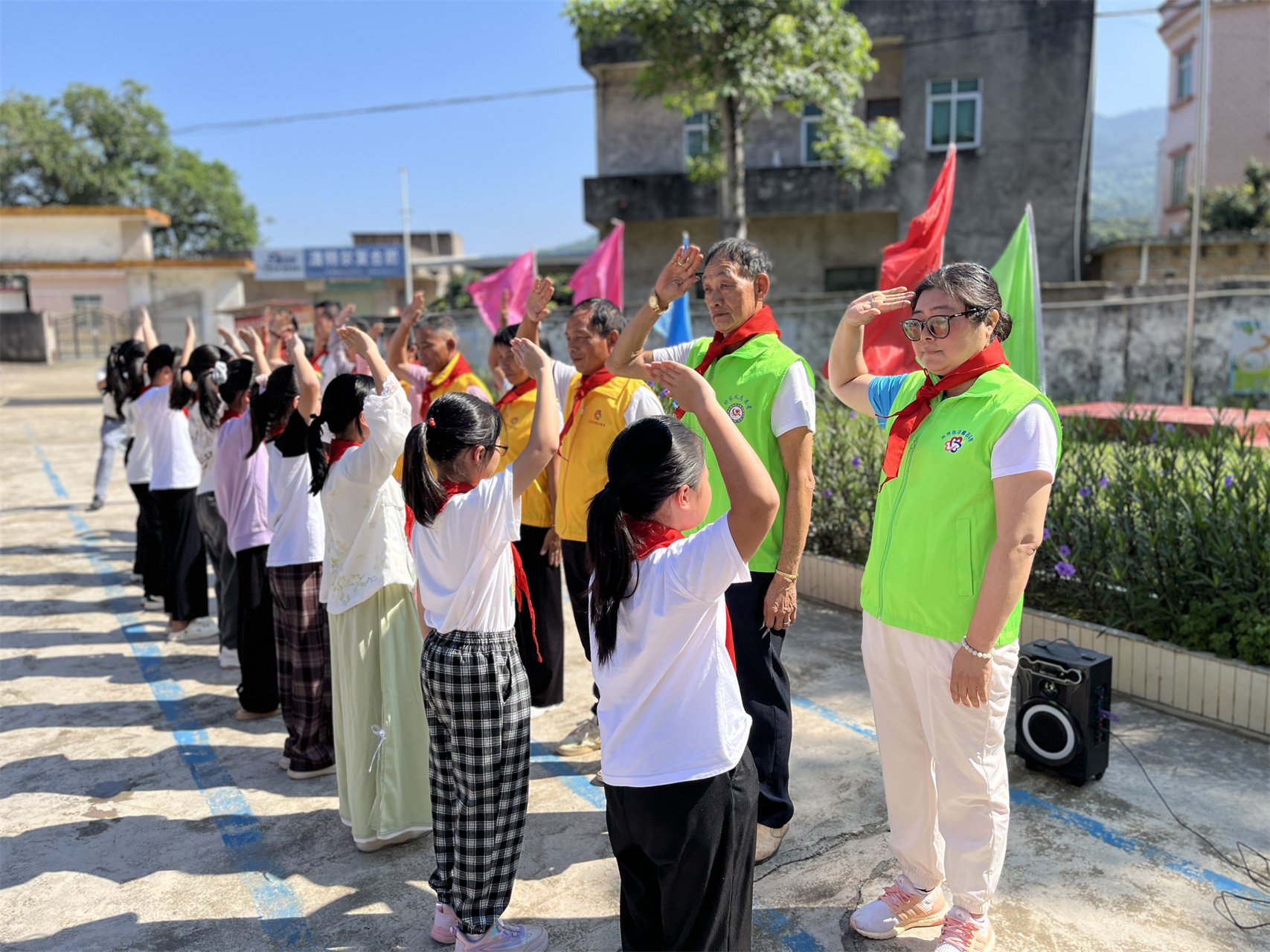童心筑梦 志愿同行——高州市巾帼志愿者协会宣传部六一关爱儿童活动暖人心-16.jpg