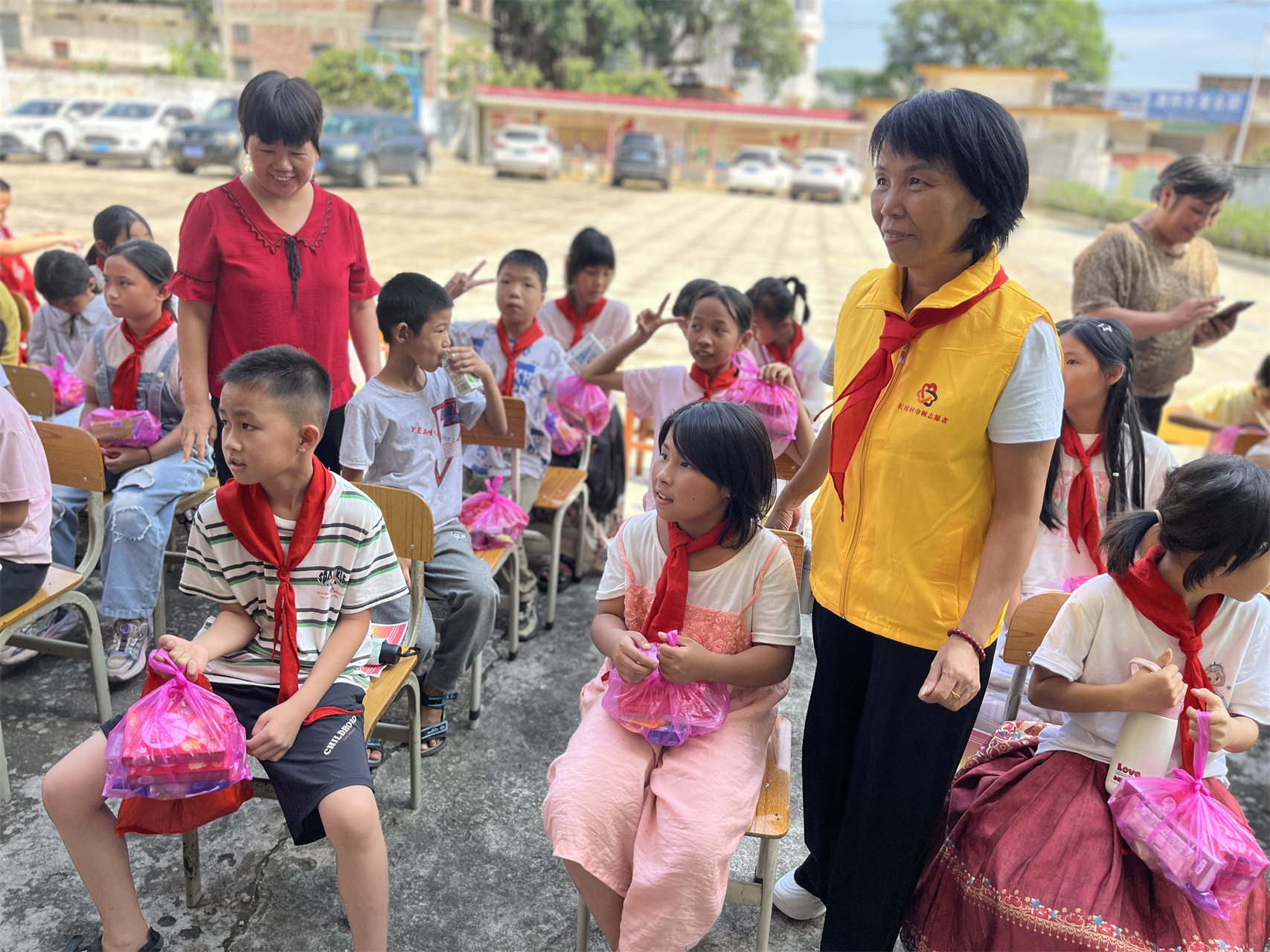 童心筑梦 志愿同行——高州市巾帼志愿者协会宣传部六一关爱儿童活动暖人心-27.jpg