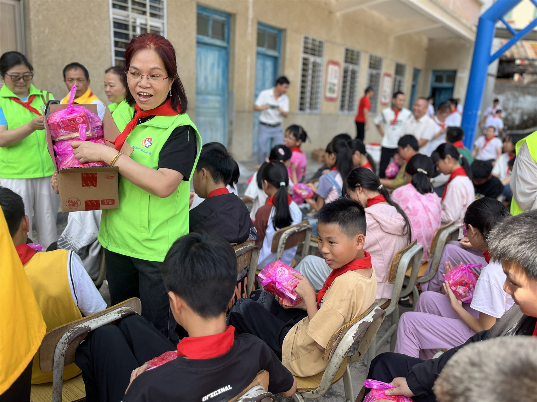 童心筑梦 志愿同行——高州市巾帼志愿者协会宣传部六一关爱儿童活动暖人心-23.jpg
