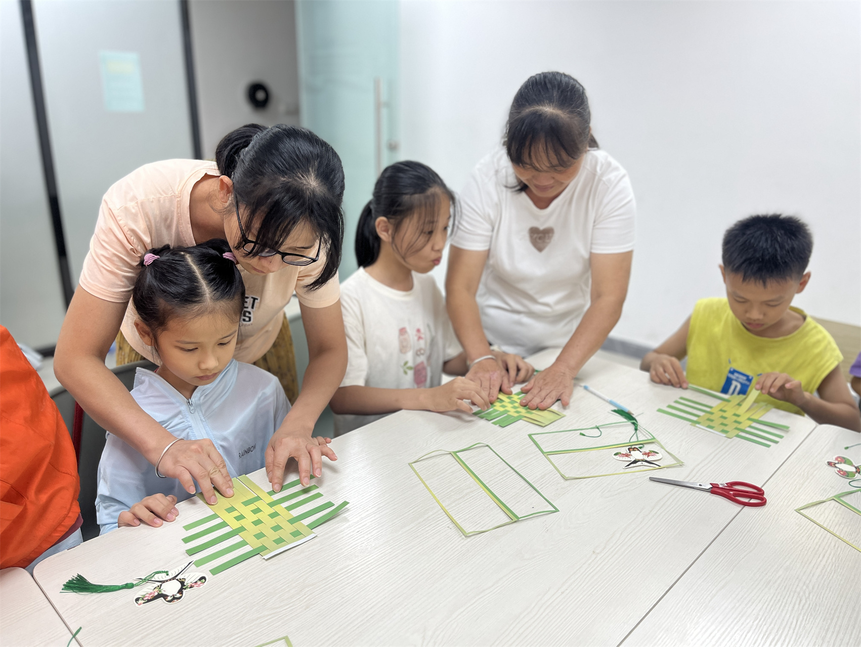 “粽香传情·文明润心”——高州市2025年端午节家庭文明建设活动成功举办-7.jpg