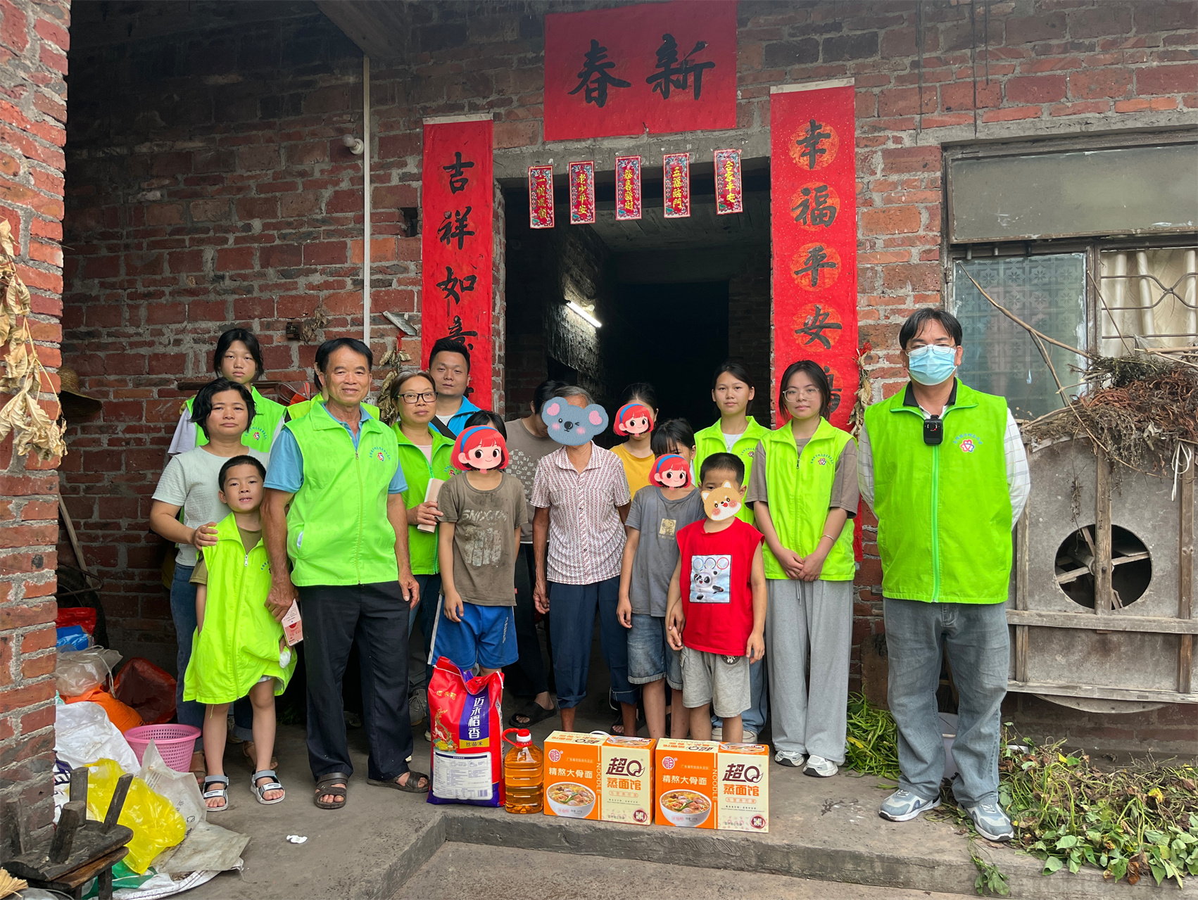 情暖童心 爱伴夕阳   ——高州市荷塘镇巾帼志愿队开展关爱留守儿童及老人活动-1.jpg