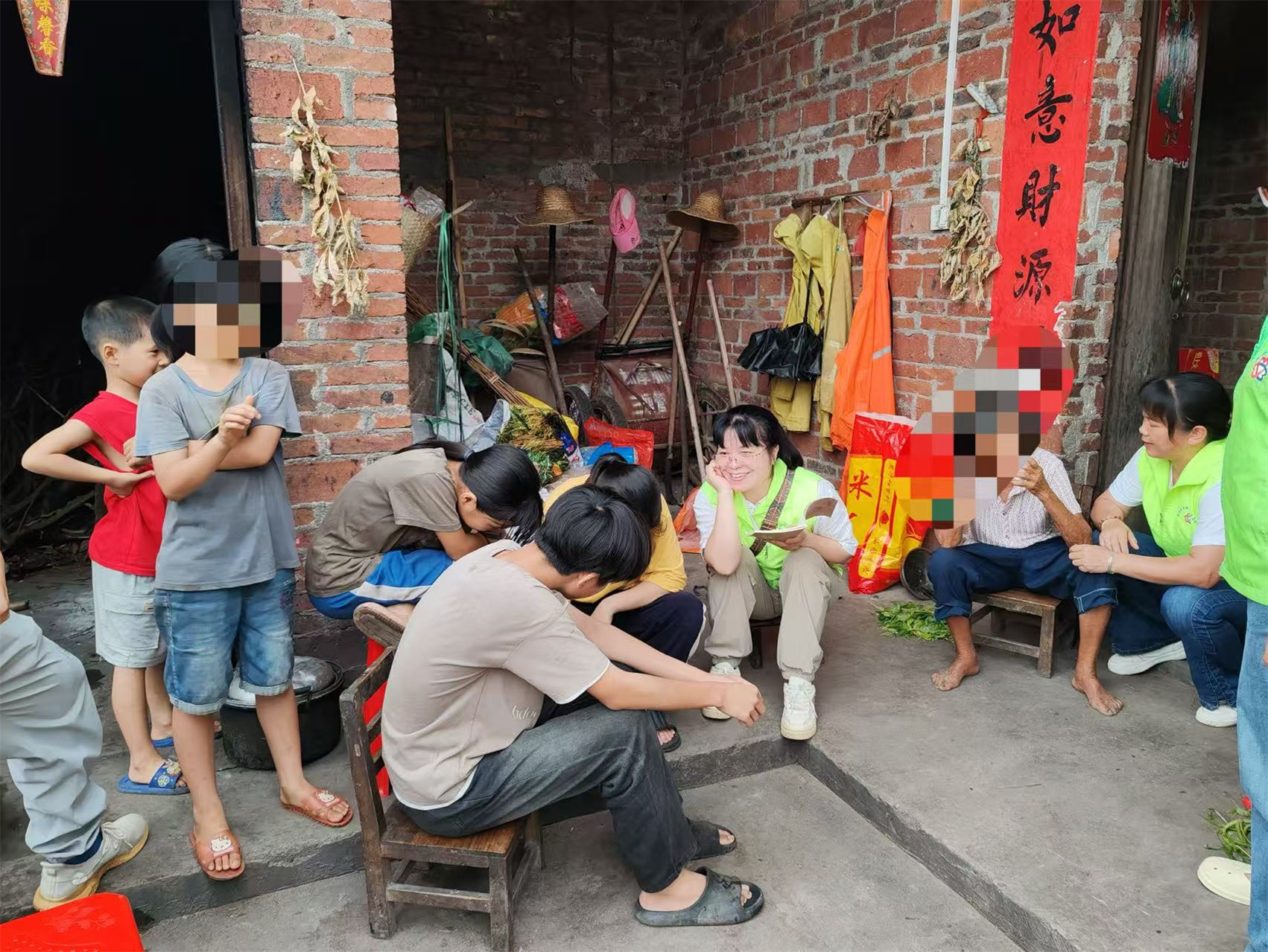 情暖童心 爱伴夕阳   ——高州市荷塘镇巾帼志愿队开展关爱留守儿童及老人活动-10.jpg