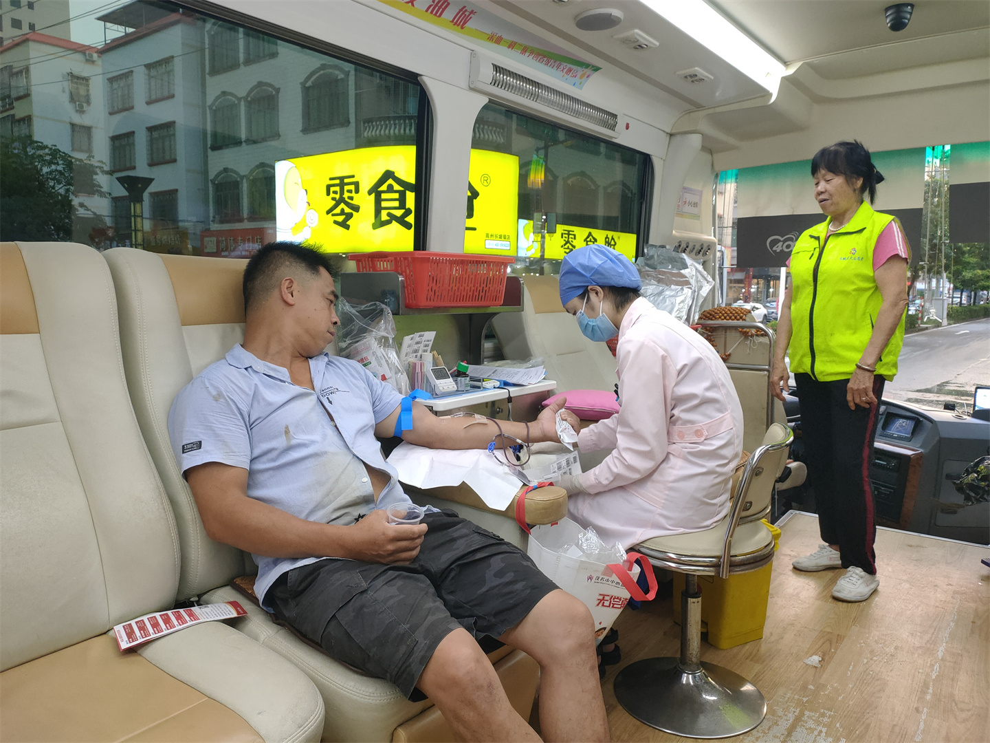 爱心汇聚，热血传递：长坡镇薪火志愿服务队助力无偿献血活动-8.jpg