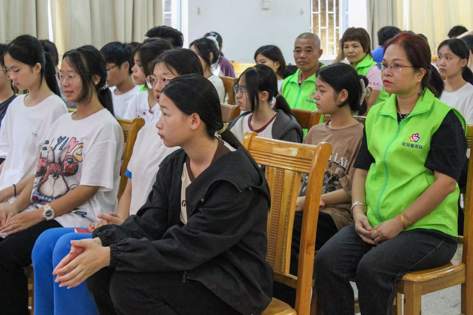 高州妇联创新心理课堂：中医穴位情绪管理与青少年成长赋能工作坊-3.jpg