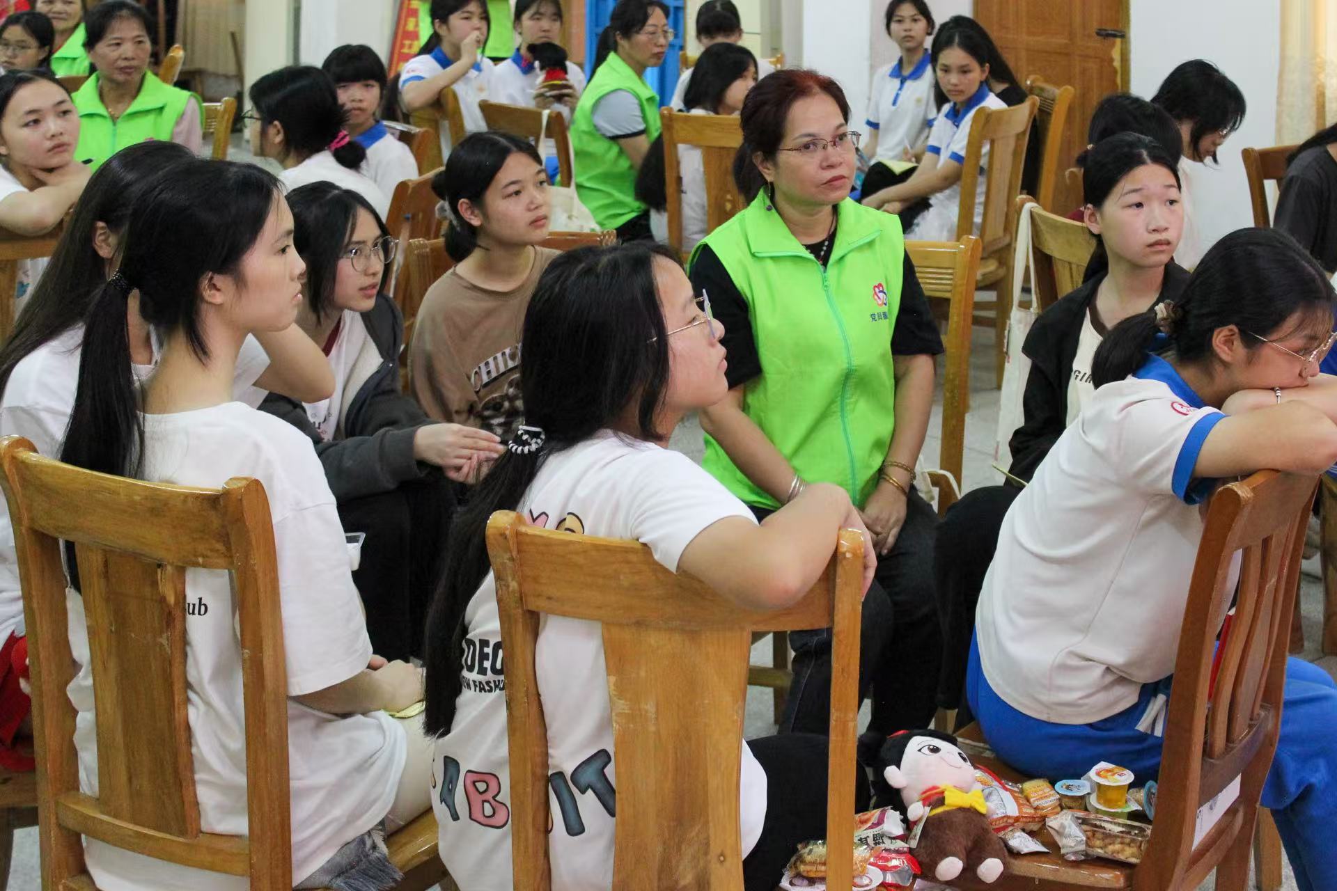 高州妇联创新心理课堂：中医穴位情绪管理与青少年成长赋能工作坊-14.jpg
