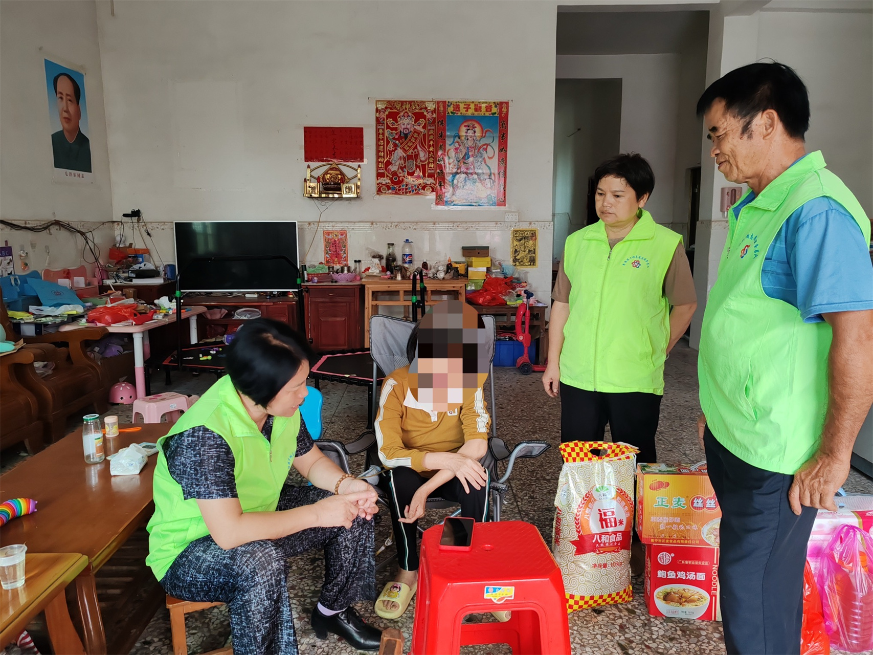庆七一·志愿同行：巾帼志愿者情暖困难群众 心系患病党员-3.jpg