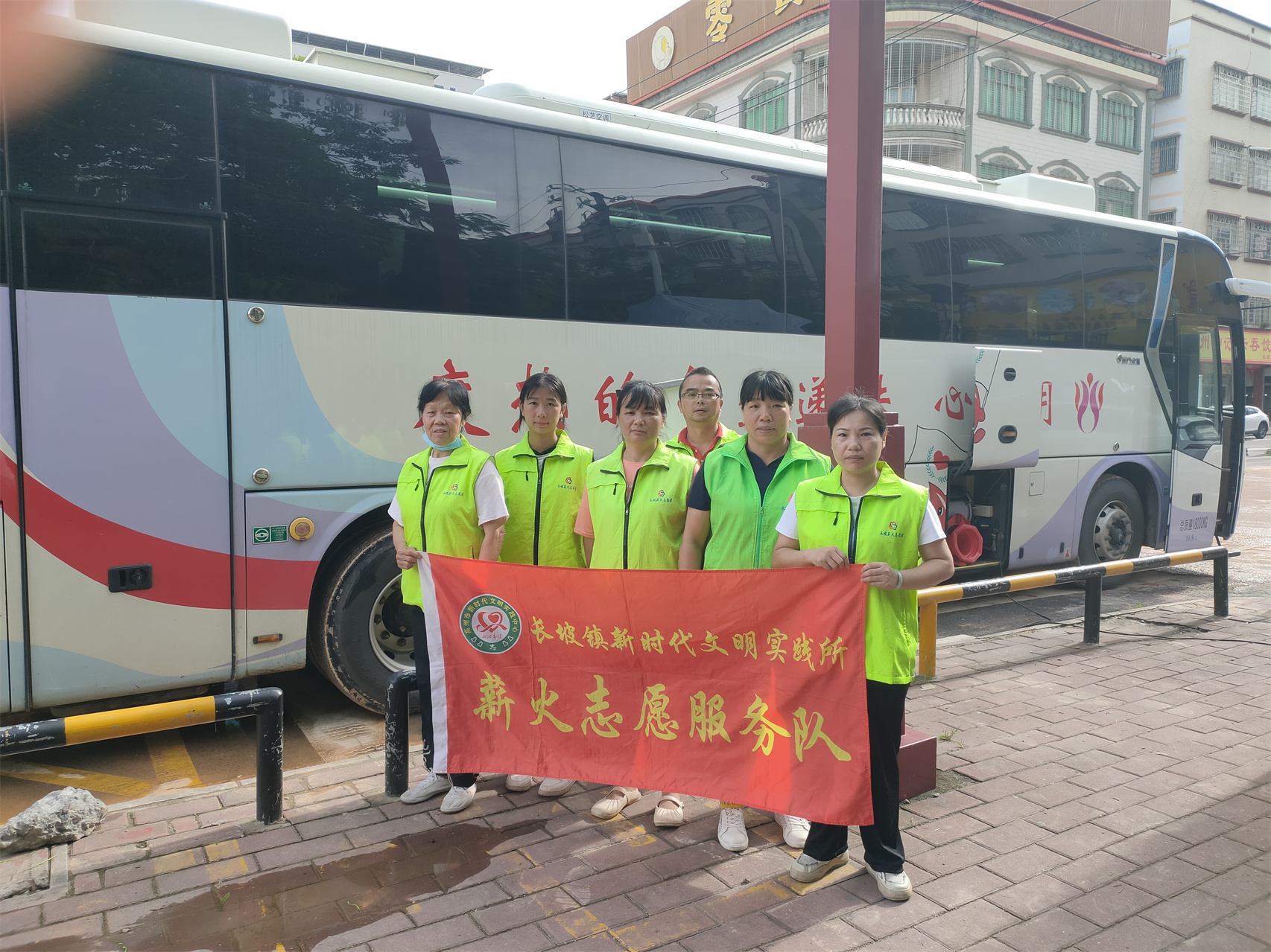 长坡镇薪火志愿服务队协助开展无偿献血活动-1.jpg