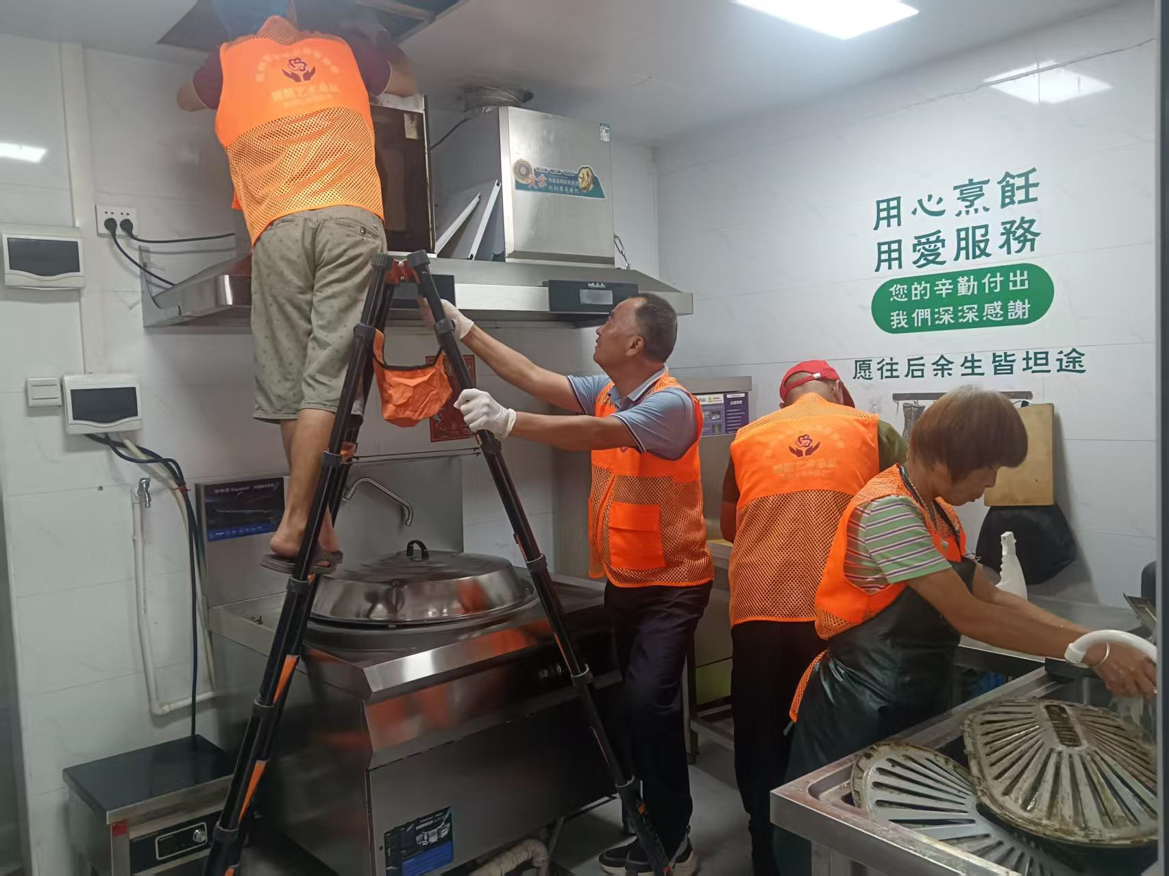 烈日下的爱心接力——朝阳艺术总队志愿者的惠民暖心记-2.jpg