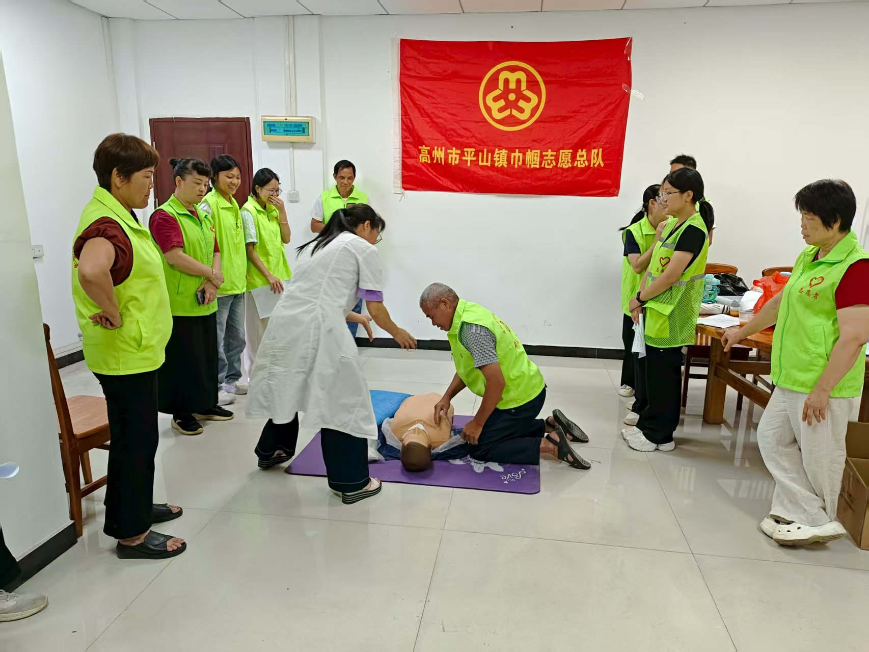 充电赋能！平山镇巾帼志愿队组织志愿知识与应急实操培训-5.jpg