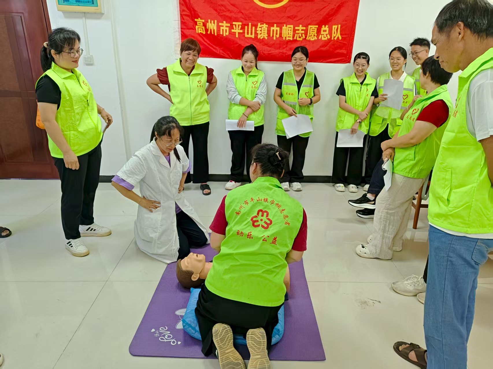 充电赋能！平山镇巾帼志愿队组织志愿知识与应急实操培训-3.jpg