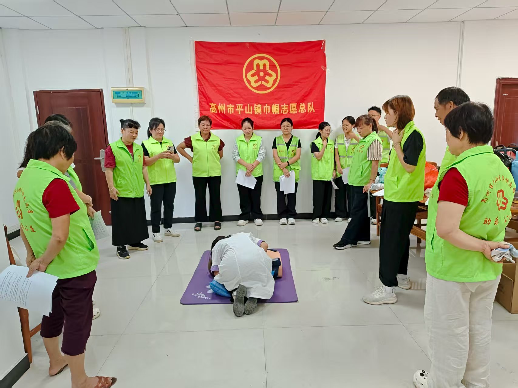 充电赋能！平山镇巾帼志愿队组织志愿知识与应急实操培训-10.jpg