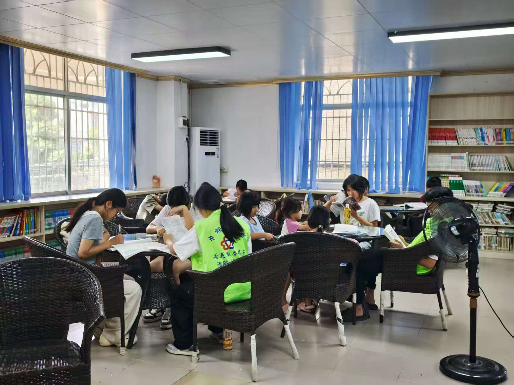 高州市荷花镇青年志愿队：暑期辅导传温情，陪伴助力共成长-3.jpg