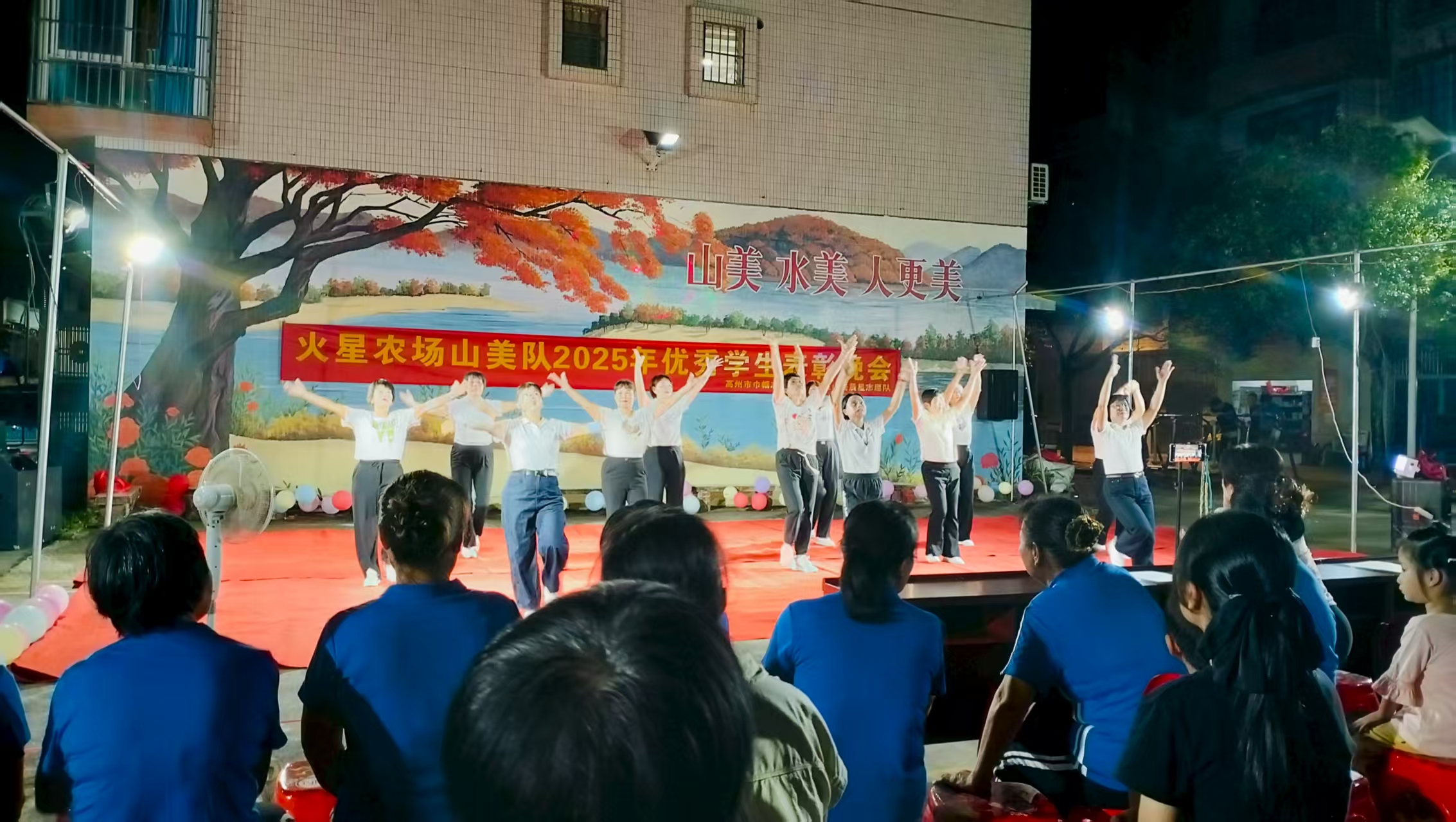 星辉映初心，法韵润童心—火星山美晨星志愿队开展表彰优秀学生暨普法活动-3.jpg