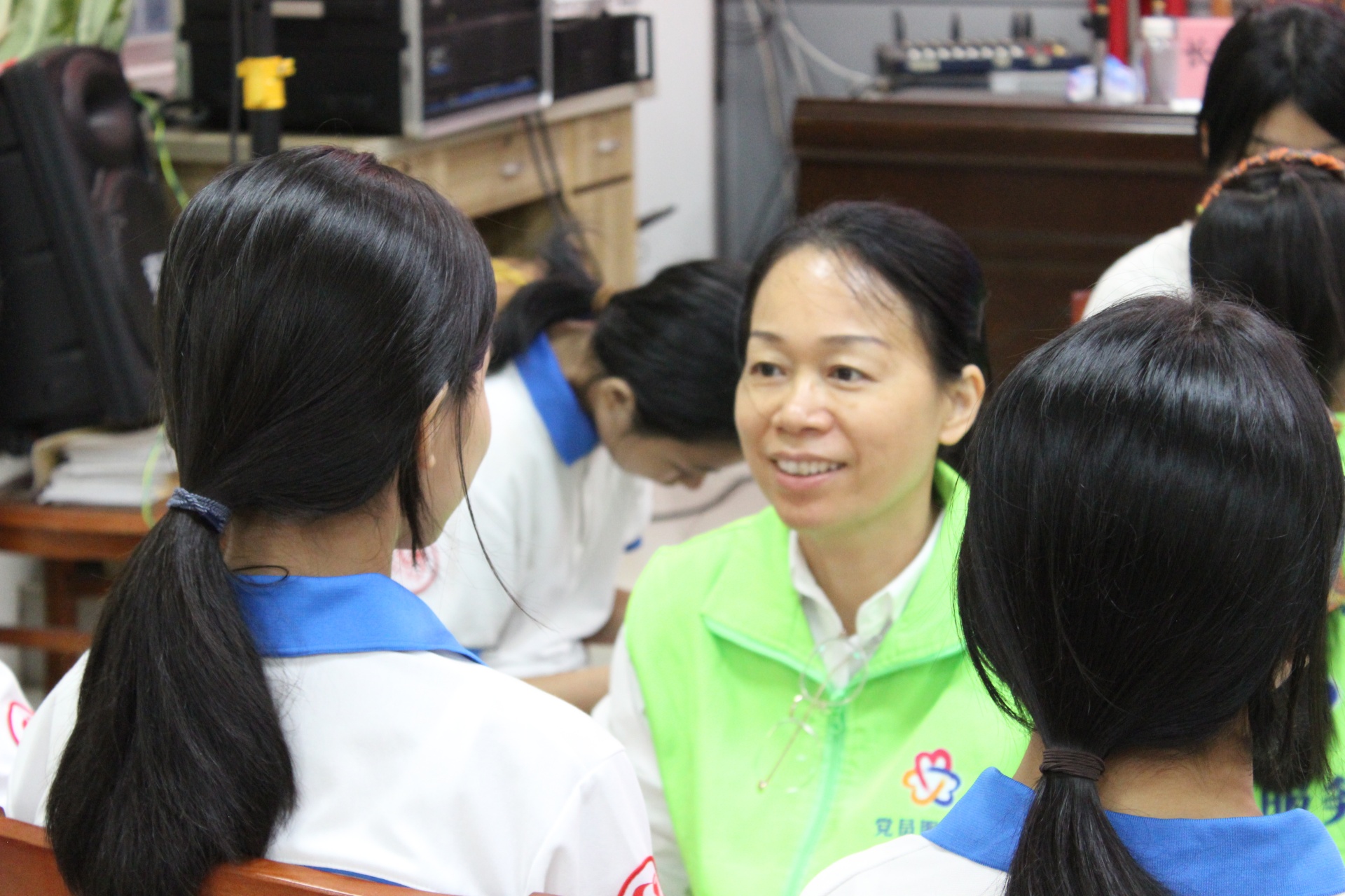 巾帼普法润心田  成长赋能护青春—高州市妇联走进长坡一中开展青少年关爱系列活动-14.jpg