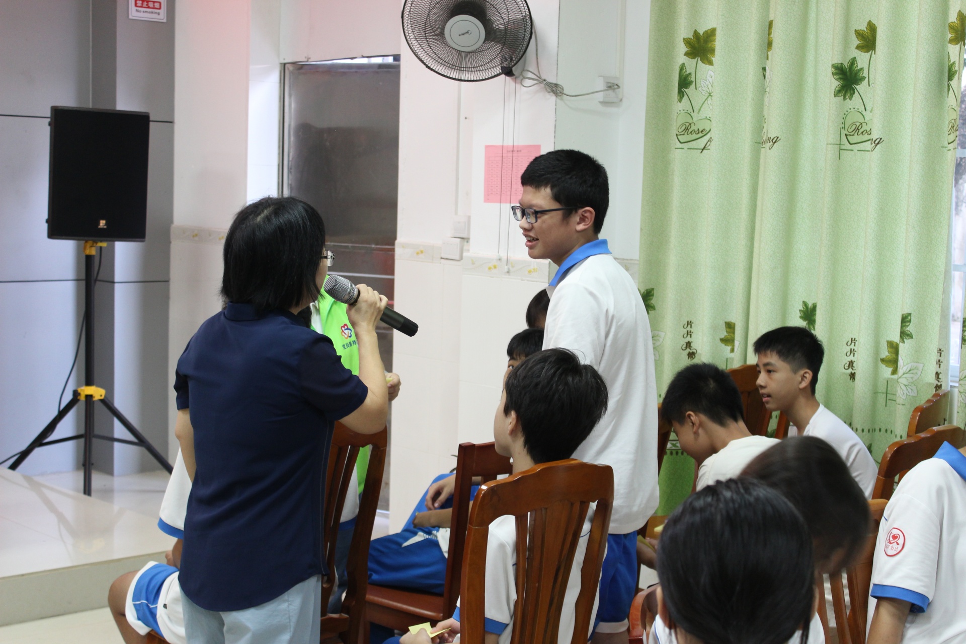 巾帼普法润心田  成长赋能护青春—高州市妇联走进长坡一中开展青少年关爱系列活动-9.jpg