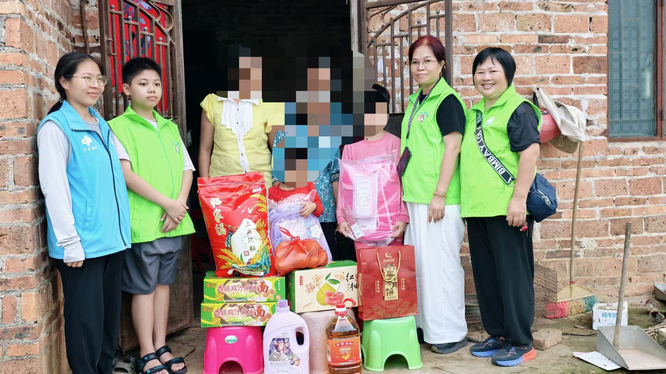双节慰问暖乡野，巾帼志愿递温情-15.jpg