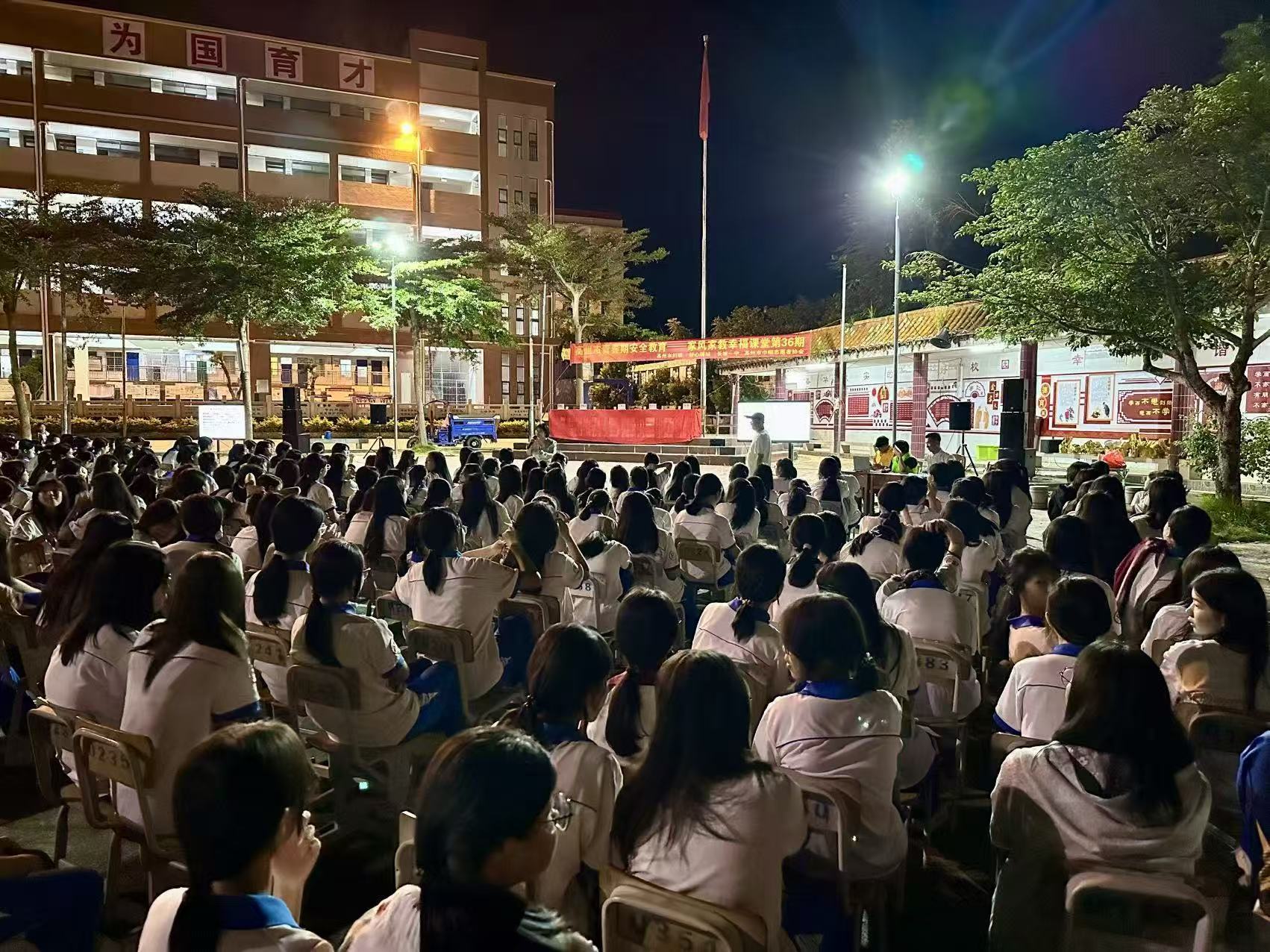 巾帼普法乡村行，守护青春不“缺席”——高州市妇联在长坡一中筑牢青春期安全防护网-10.jpg
