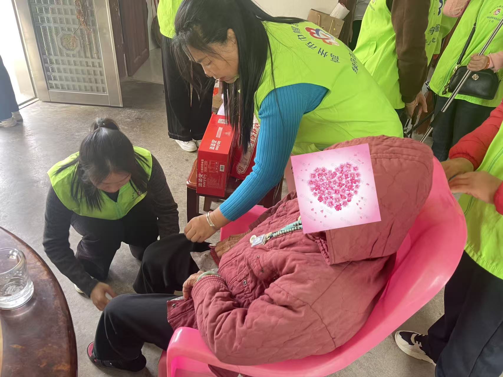 情暖重阳，爱满榭村——高州市巾帼志愿者协会绿舟总队开展敬老慰问活动-7.jpg