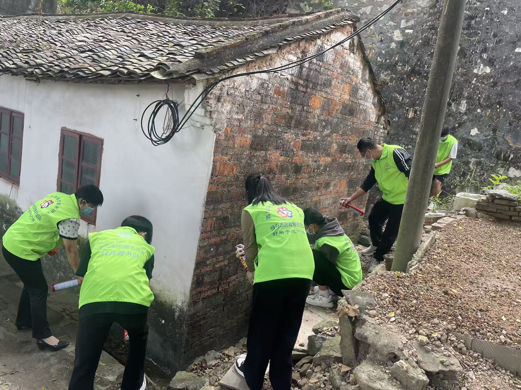 一抹“志愿绿”  守护鉴江河-4.jpg