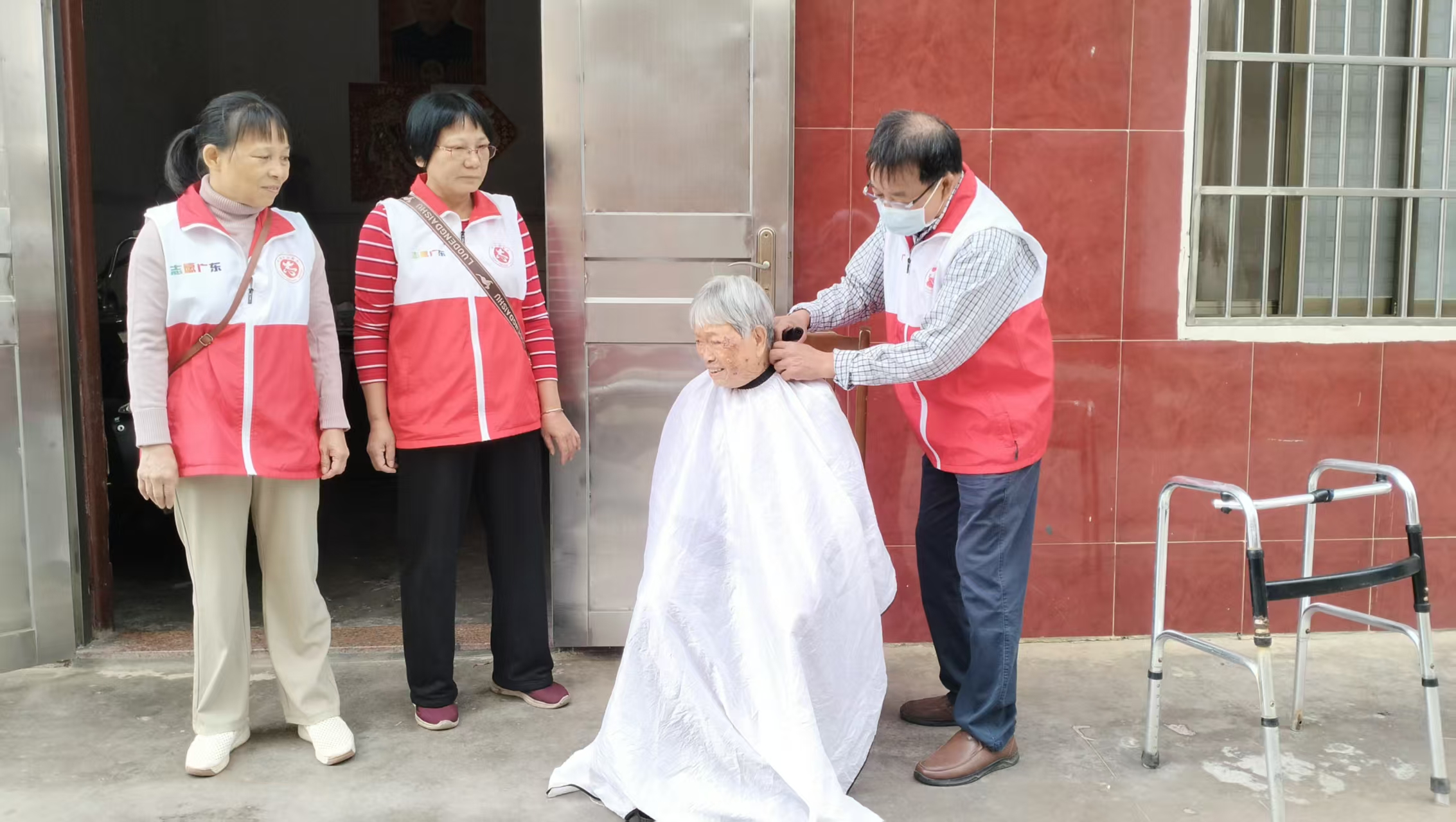 重阳敬老行，温情暖寿星-火星山美晨星志愿队慰问火星农场高龄老人-7.jpg