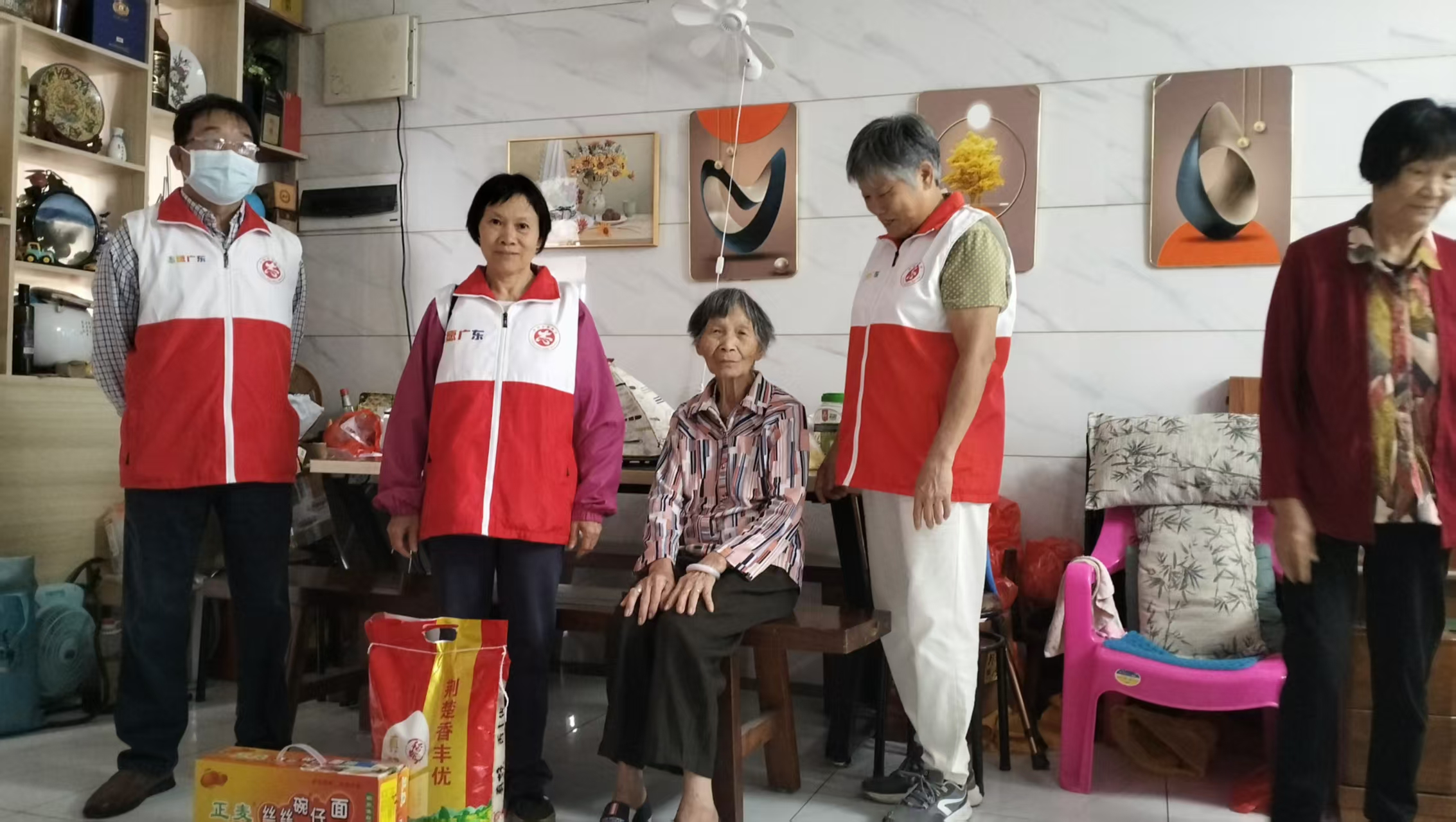 重阳敬老行，温情暖寿星-火星山美晨星志愿队慰问火星农场高龄老人-3.jpg